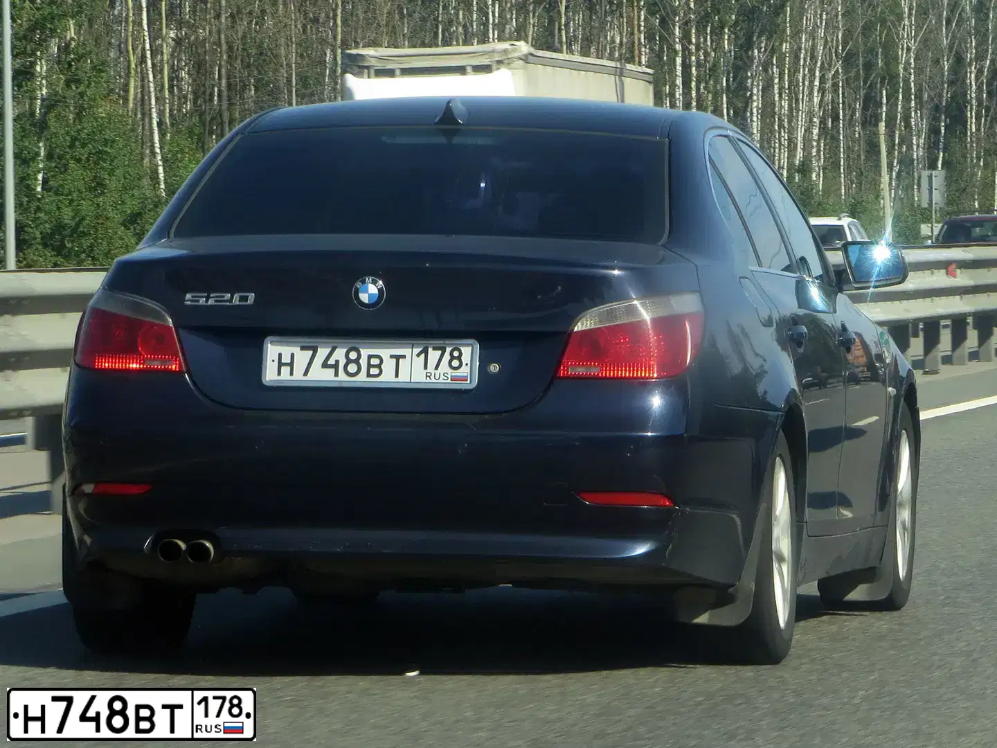 Фото автомобиля BMW SERIE 5, 2003 — госномер Н748ВТ178. Цвет: СИНИЙ