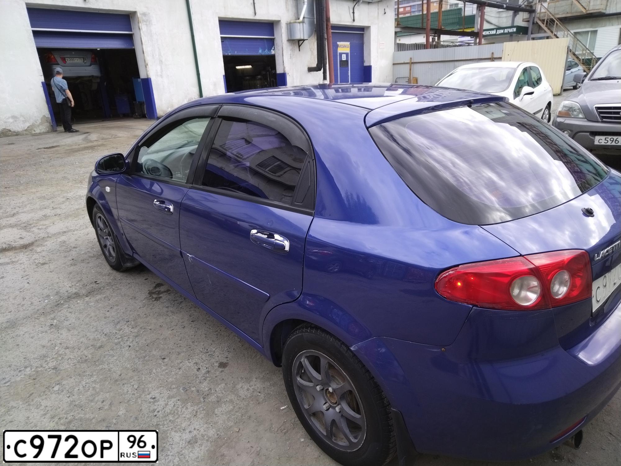 Фото автомобиля CHEVROLET LACETTI, 2006 — госномер С006МУ45. Цвет: синий