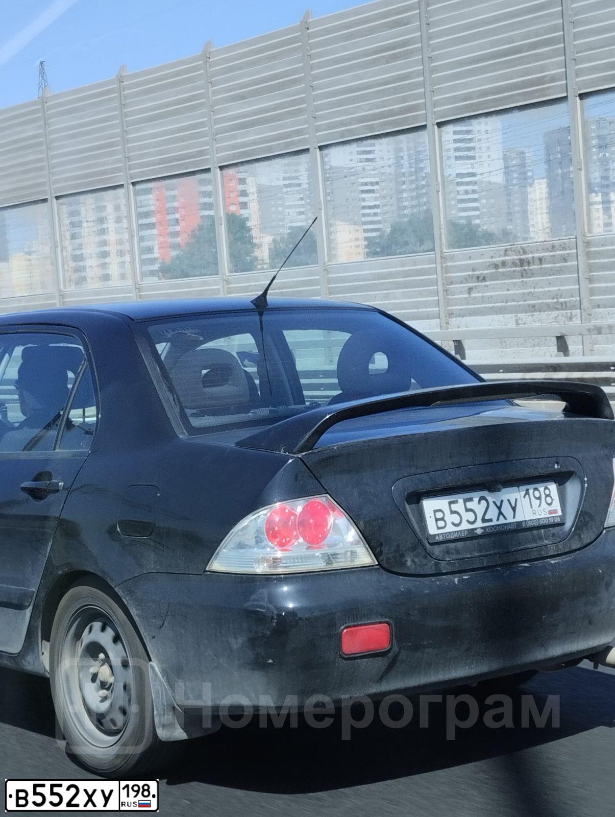 Фото автомобиля MITSUBISHI LANCER, 2009 — госномер В552ХУ198. Цвет: ЧЕРНЫЙ