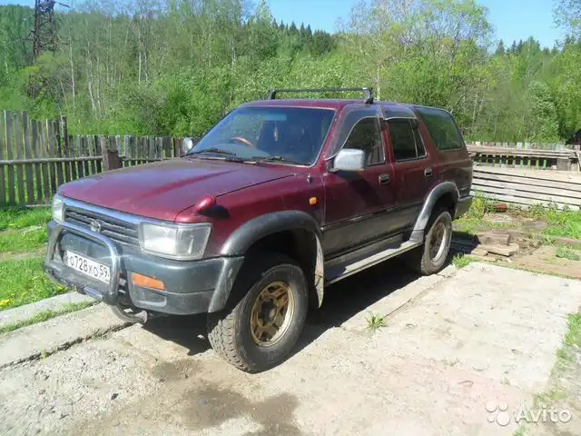 Фото автомобиля TOYOTA HILUX SURF TOYOTA HILUX SURF, 1992 — госномер О726НО138. Цвет: Красный