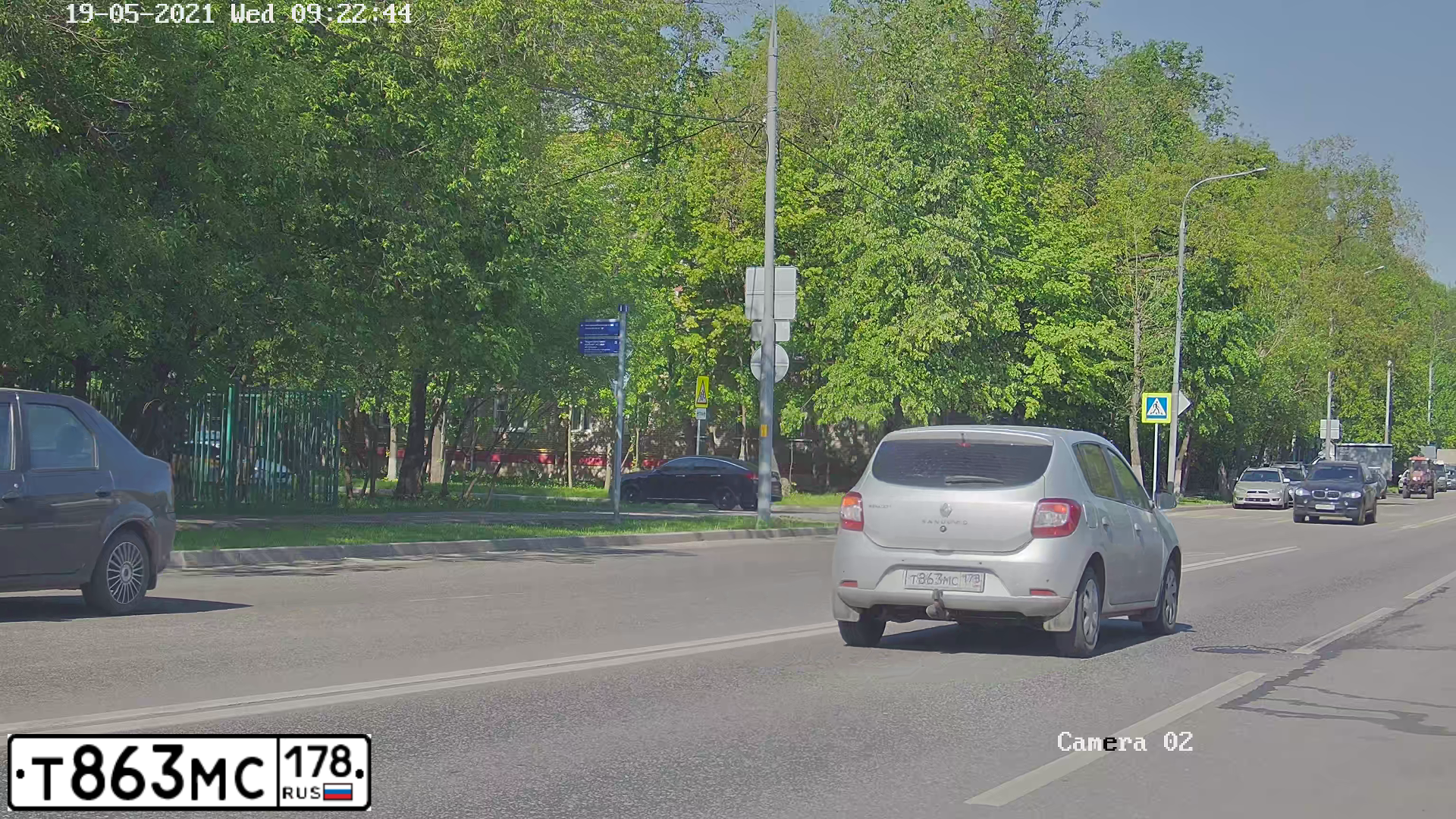 Фото автомобиля RENAULT SANDERO, 2015 — госномер У649АА977. Цвет: СВЕТЛО-СЕРЫЙ