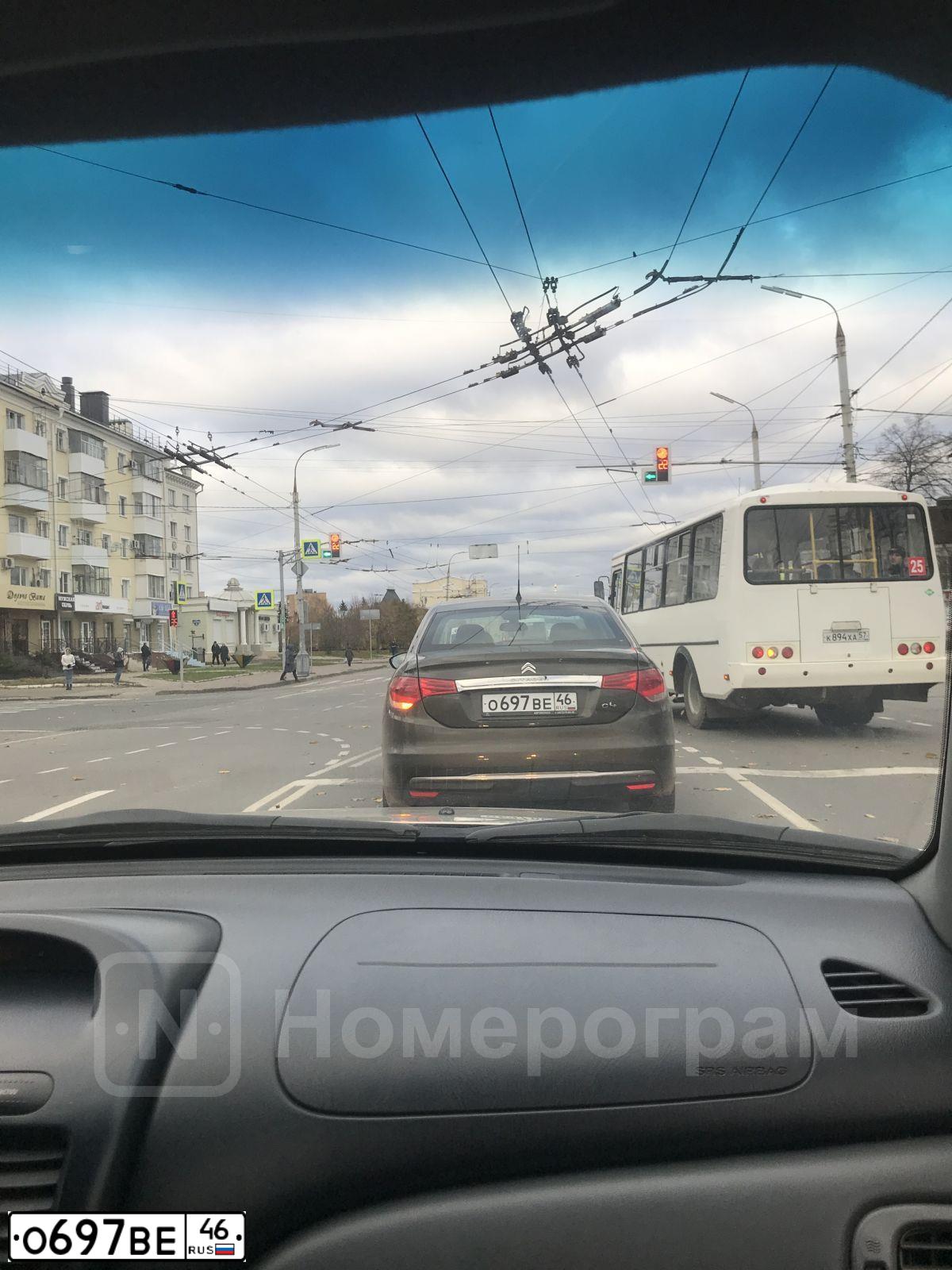 Фото автомобиля CITROEN C4, 2019 — госномер О697ВЕ46. Цвет: КОРИЧНЕВЫЙ