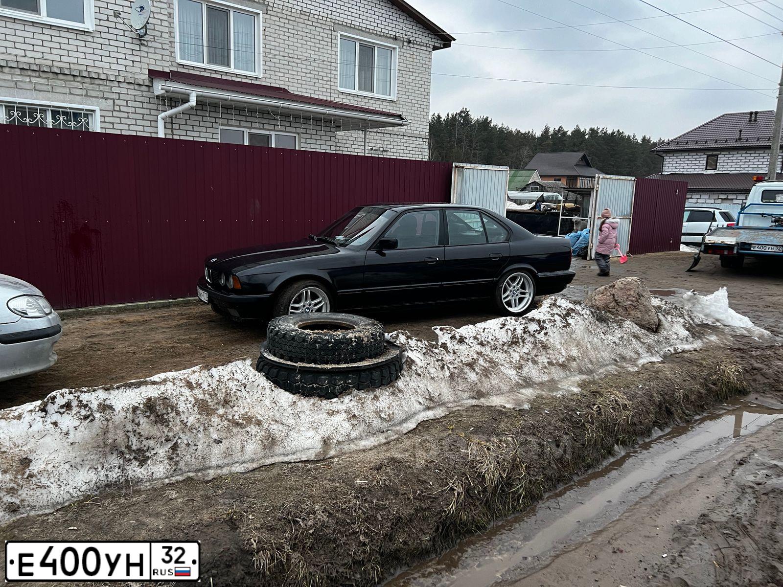 Фото автомобиля PEUGEOT 207, 2008 — госномер Е400УН32. Цвет: СЕРЫЙ