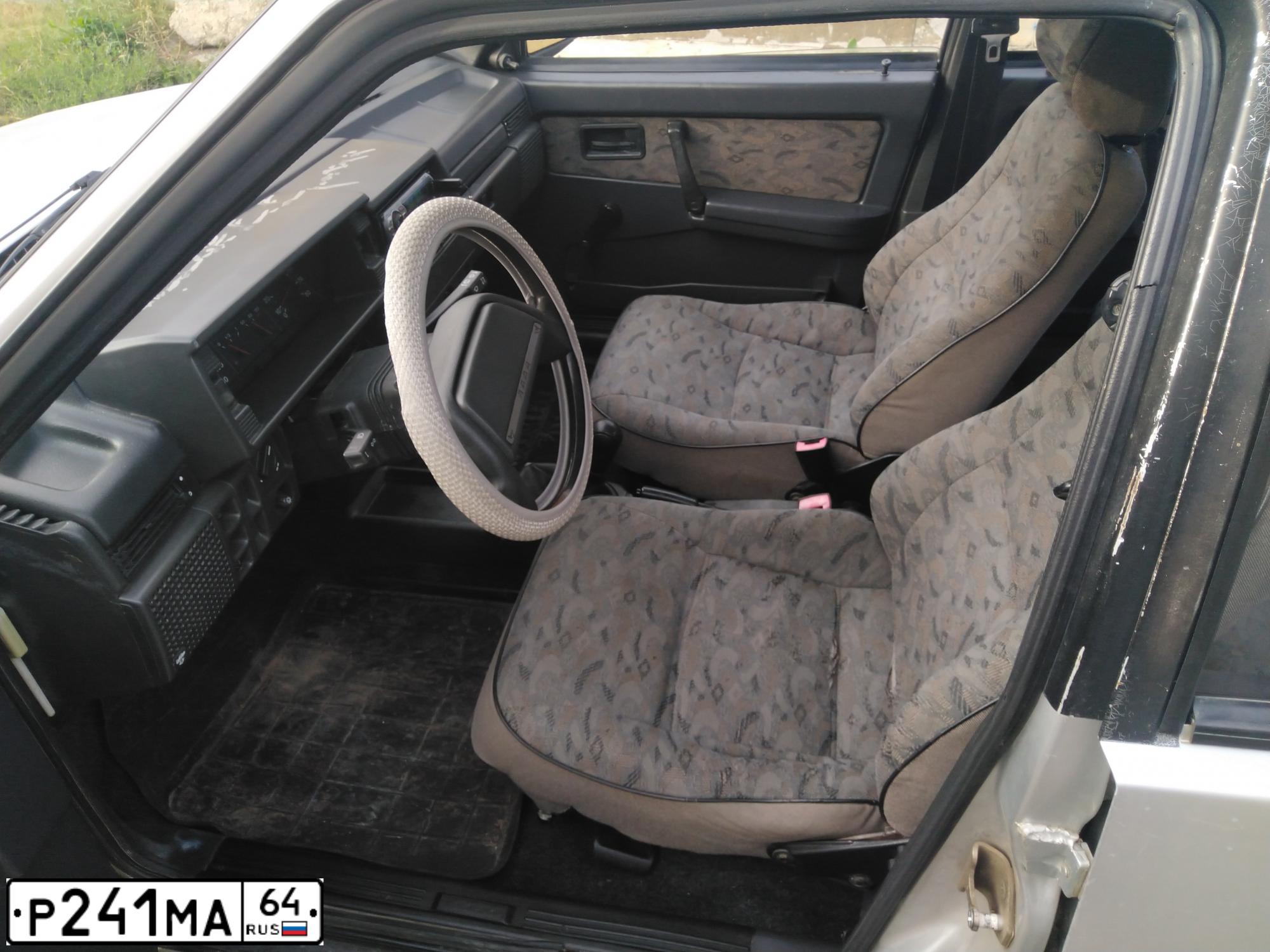Фото автомобиля LADA 2107, 1995 — госномер Р241МА64. Цвет: Белый