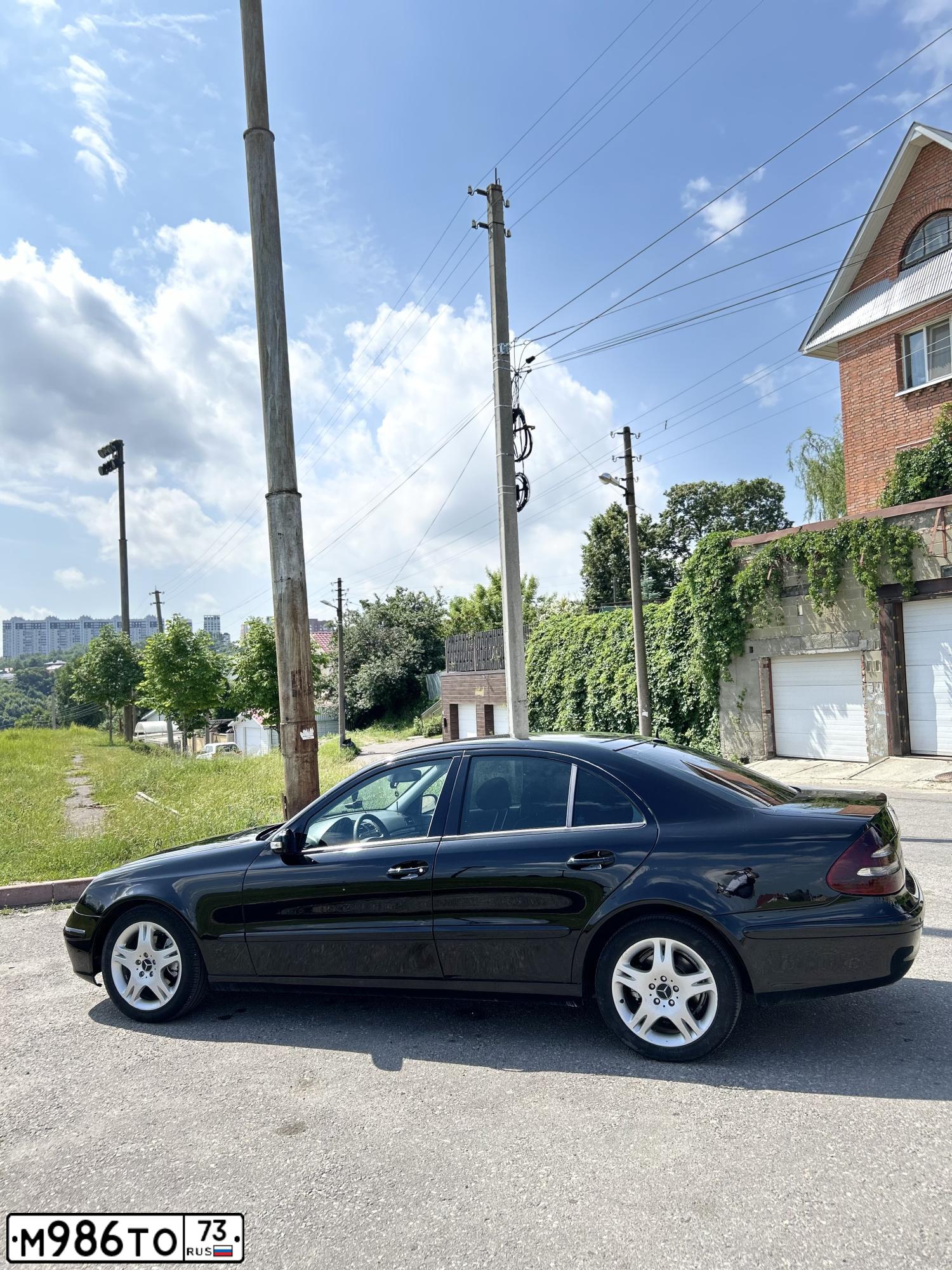 Фото автомобиля MERCEDES E-KLASSE, 2004 — госномер М986ТО73. Цвет: ЧЕРНЫЙ