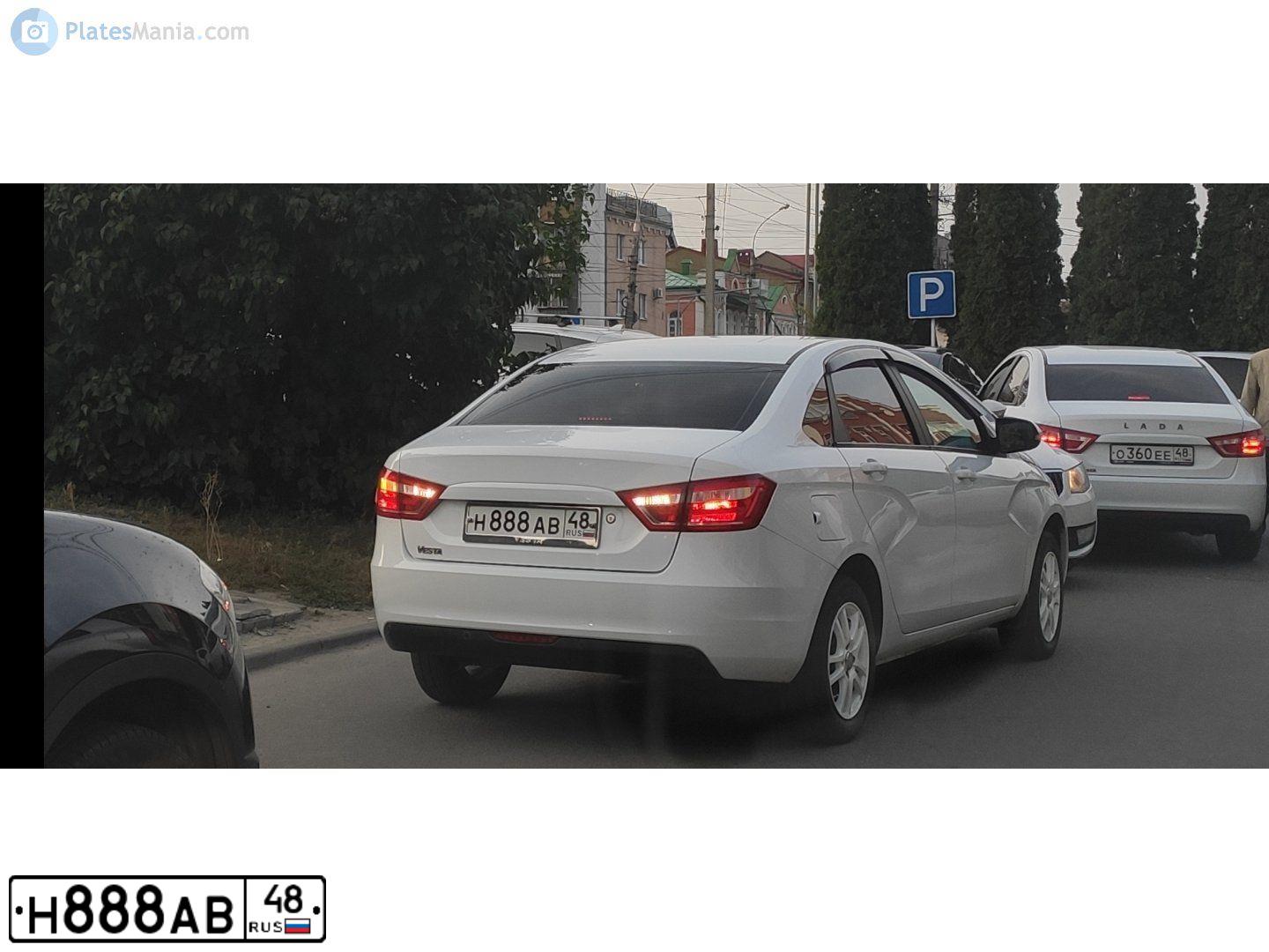 Фото автомобиля LADA VESTA, 2020 — госномер Р100АА48. Цвет: СЕРЫЙ