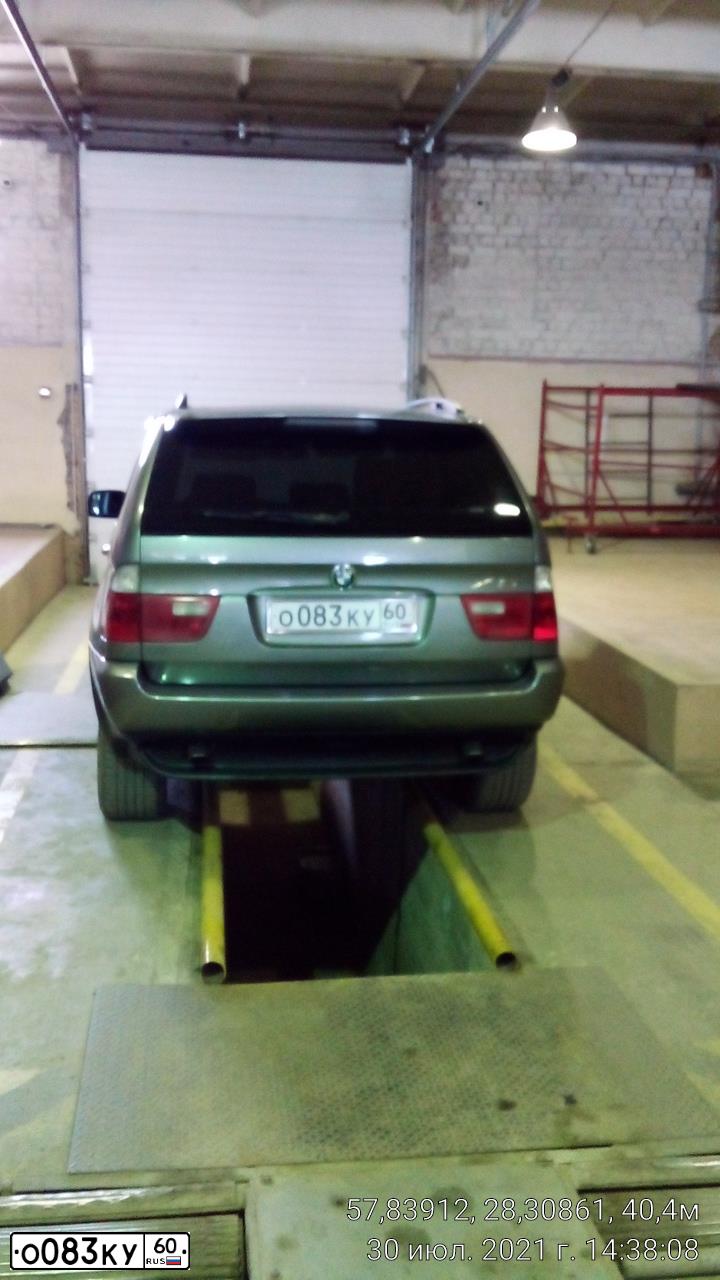 Фото автомобиля BMW X5, 2004 — госномер О083КУ60. Цвет: СЕРЫЙ