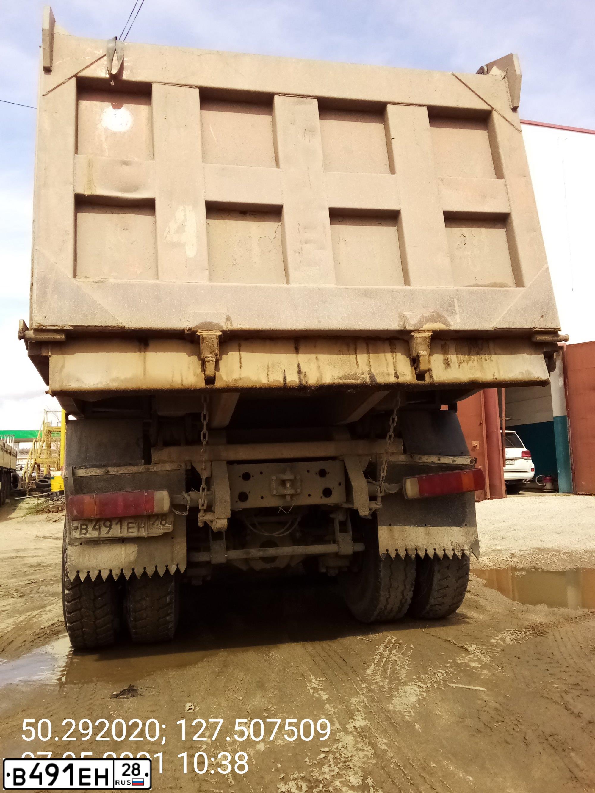 Фото автомобиля HOWO ZZ3257M3647W, 2007 — госномер В674НС155. Цвет: Красный