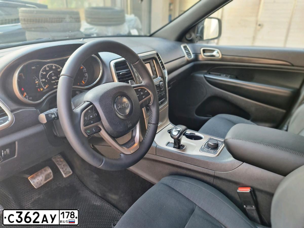 Фото автомобиля JEEP GRAND CHEROKEE, 2013 — госномер К198АС147. Цвет: ЧЕРНЫЙ