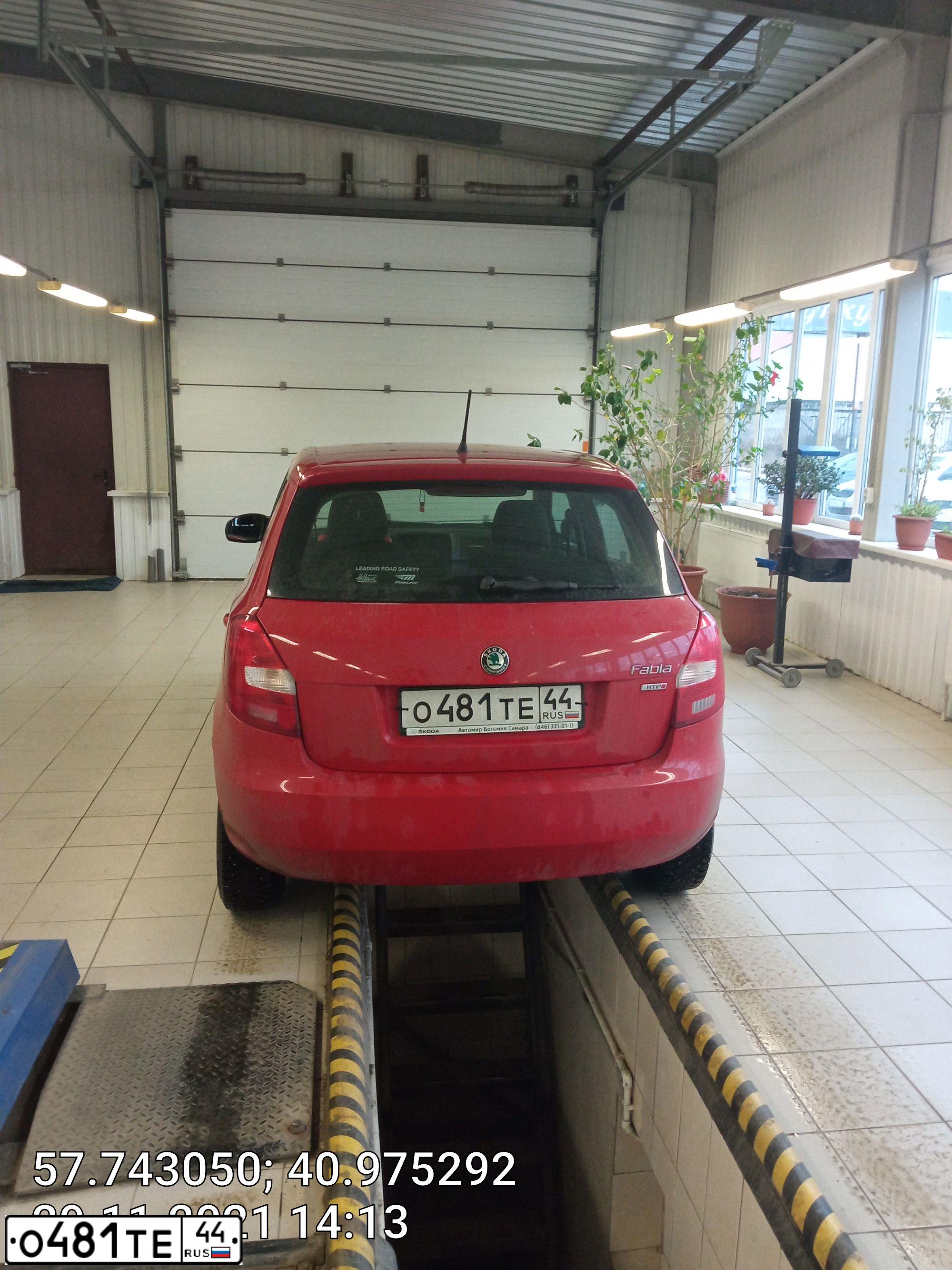Фото автомобиля SKODA FABIA, 2013 — госномер О481ТЕ44. Цвет: Красный
