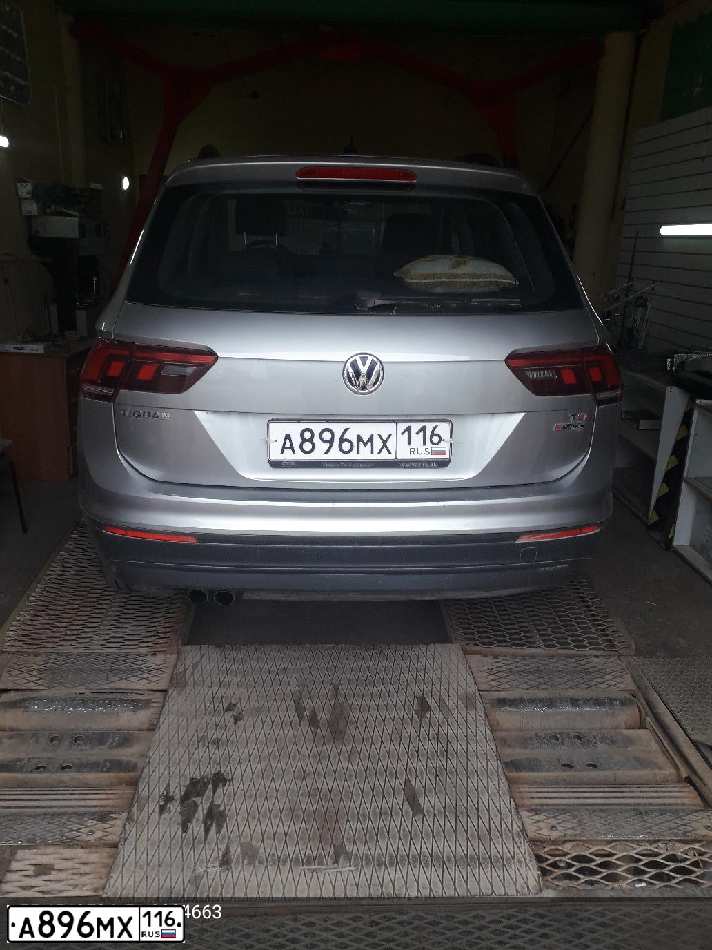 Фото автомобиля VOLKSWAGEN TIGUAN, 2017 — госномер А896МХ116. Цвет: СЕРЕБРИСТЫЙ