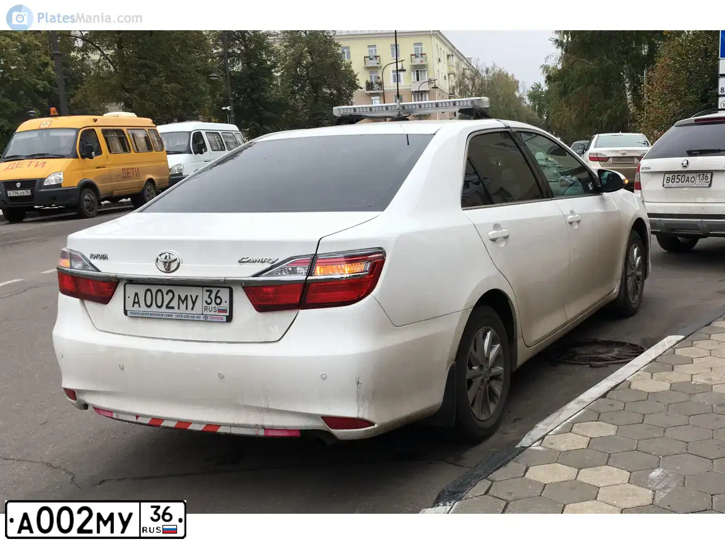 Фото автомобиля TOYOTA CAMRY, 2016 — госномер А002МУ36. Цвет: Белый