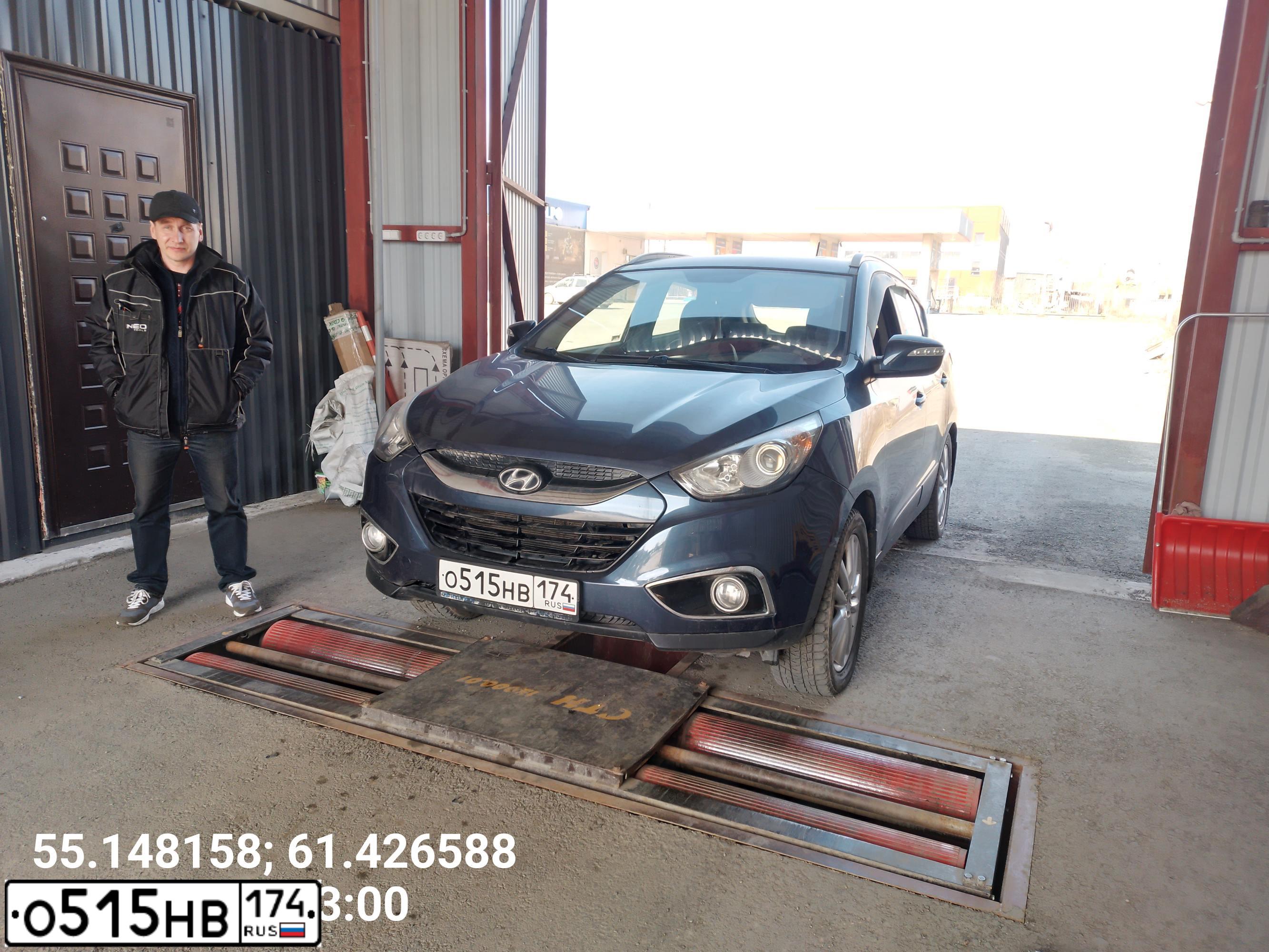 Фото автомобиля HYUNDAI IX35, 2010 — госномер О515НВ174. Цвет: ТЕМНО-СИНИЙ