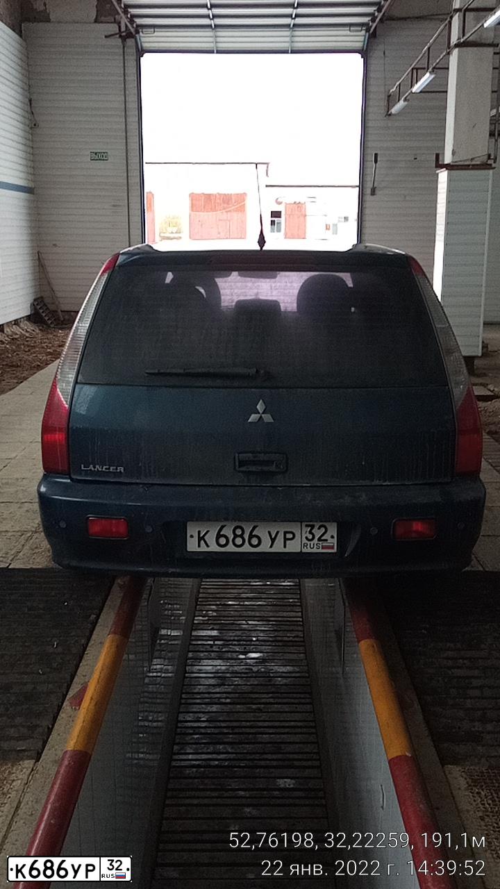 Фото автомобиля MITSUBISHI LANCER, 2008 — госномер К686УР32. Цвет: синий