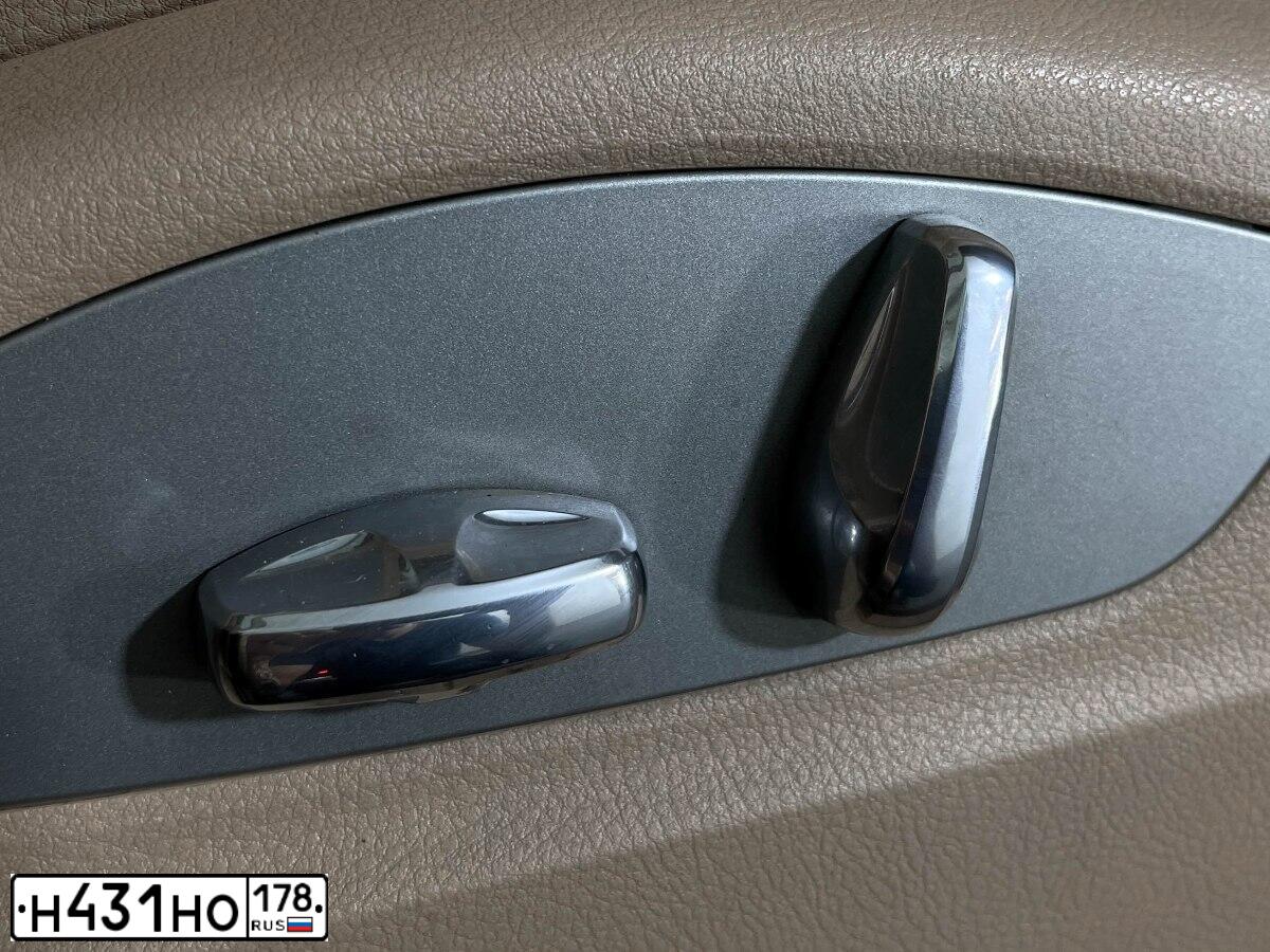 Фото автомобиля PORSCHE CAYENNE, 2012 — госномер А567ВВ550. Цвет: Коричневый