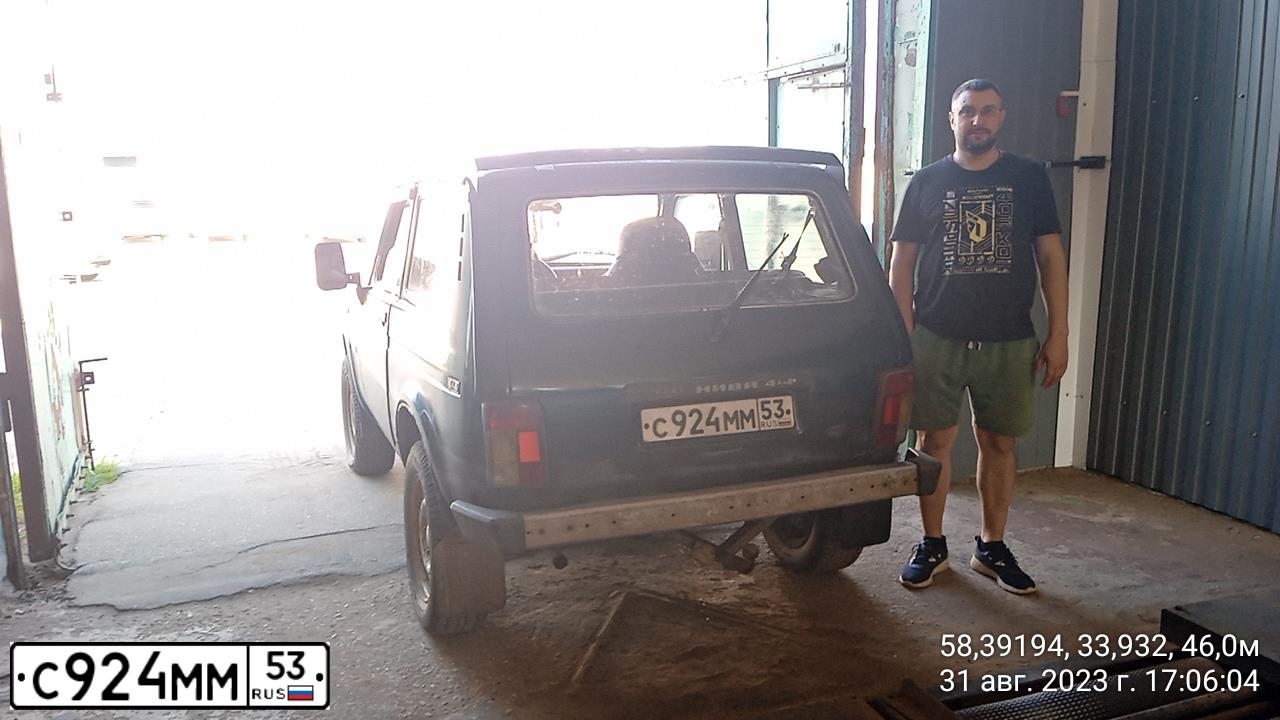 Фото автомобиля LADA NIVA, 2000 — госномер К570ВТ53. Цвет: Темно-зеленый