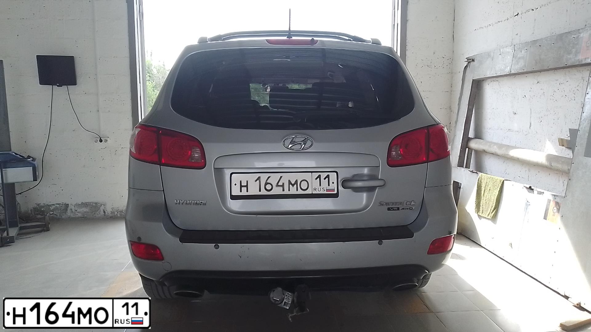 Фото автомобиля HYUNDAI SANTA FE, 2006 — госномер Н962МА134. Цвет: СЕРЕБРИСТЫЙ