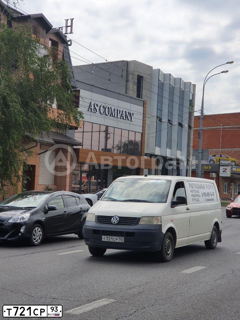 Фото автомобиля VOLKSWAGEN TRANSPORTER, 2006 — госномер Т721СР93. Цвет: БЕЛЫЙ
