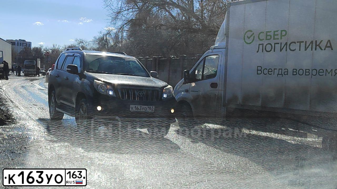 Фото автомобиля HYUNDAI SOLARIS, 2012 — госномер А882АХ763. Цвет: ТЕМНО-СИНИЙ