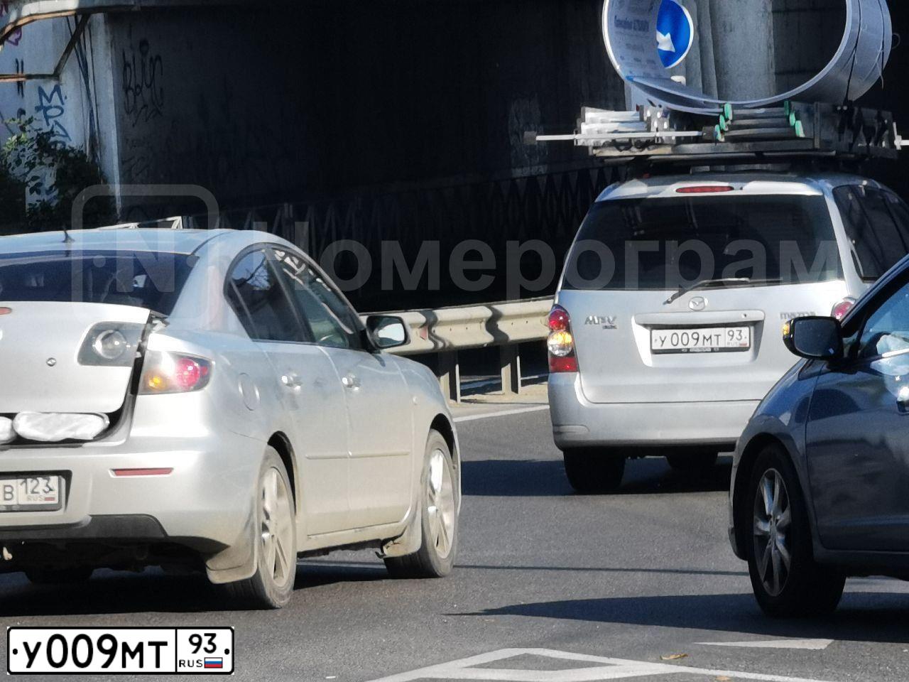 Фото автомобиля MAZDA 3, 2008 — госномер Р900ОВ123. Цвет: БЕЛЫЙ