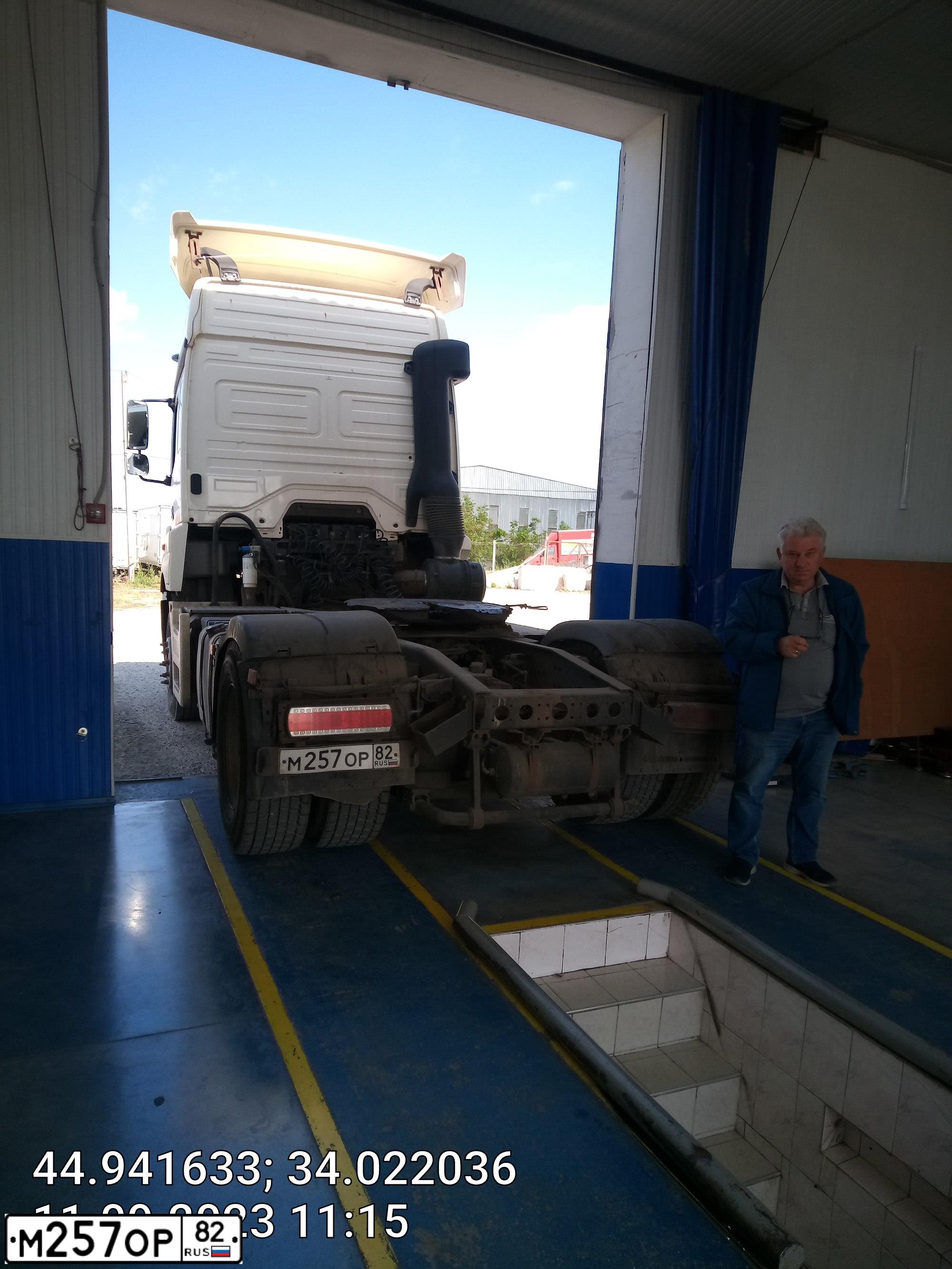 Фото автомобиля KAMAZ 5490 /4X2/, 2018 — госномер М257ОР82. Цвет:  белый RAL 9010
