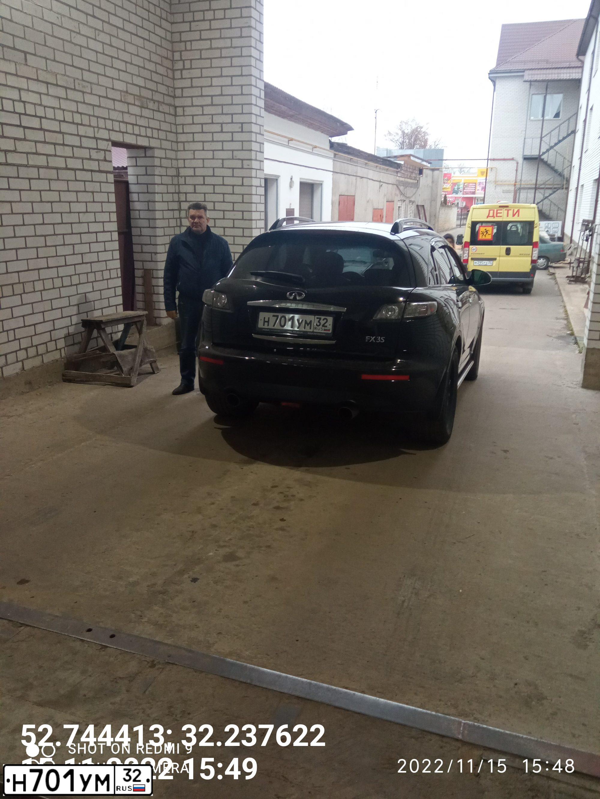 Фото автомобиля INFINITI QX70 /FX/, 2008 — госномер Н701УМ32. Цвет: ЧЕРНЫЙ