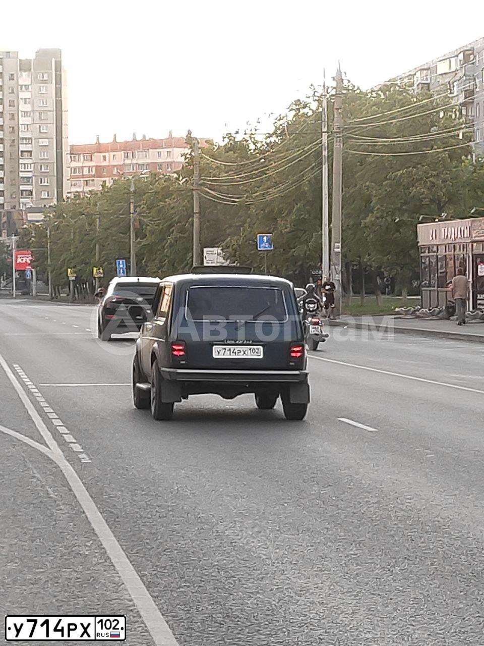Фото автомобиля LADA 2121 NIVA, 2011 — госномер Т888СУ102. Цвет: Темно-зеленый