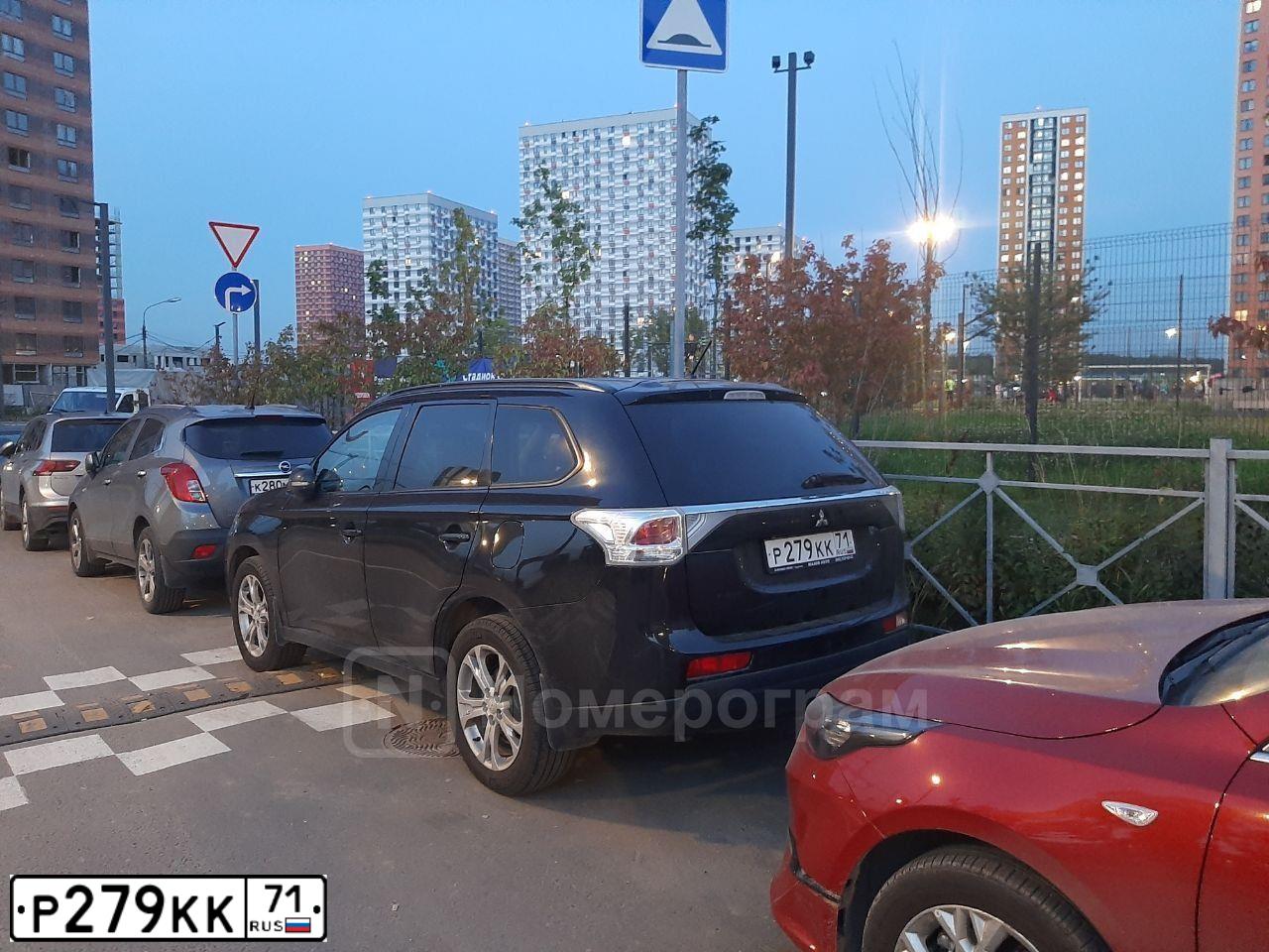 Фото автомобиля MITSUBISHI OUTLANDER, 2013 — госномер В776МА977. Цвет: ЧЕРНЫЙ