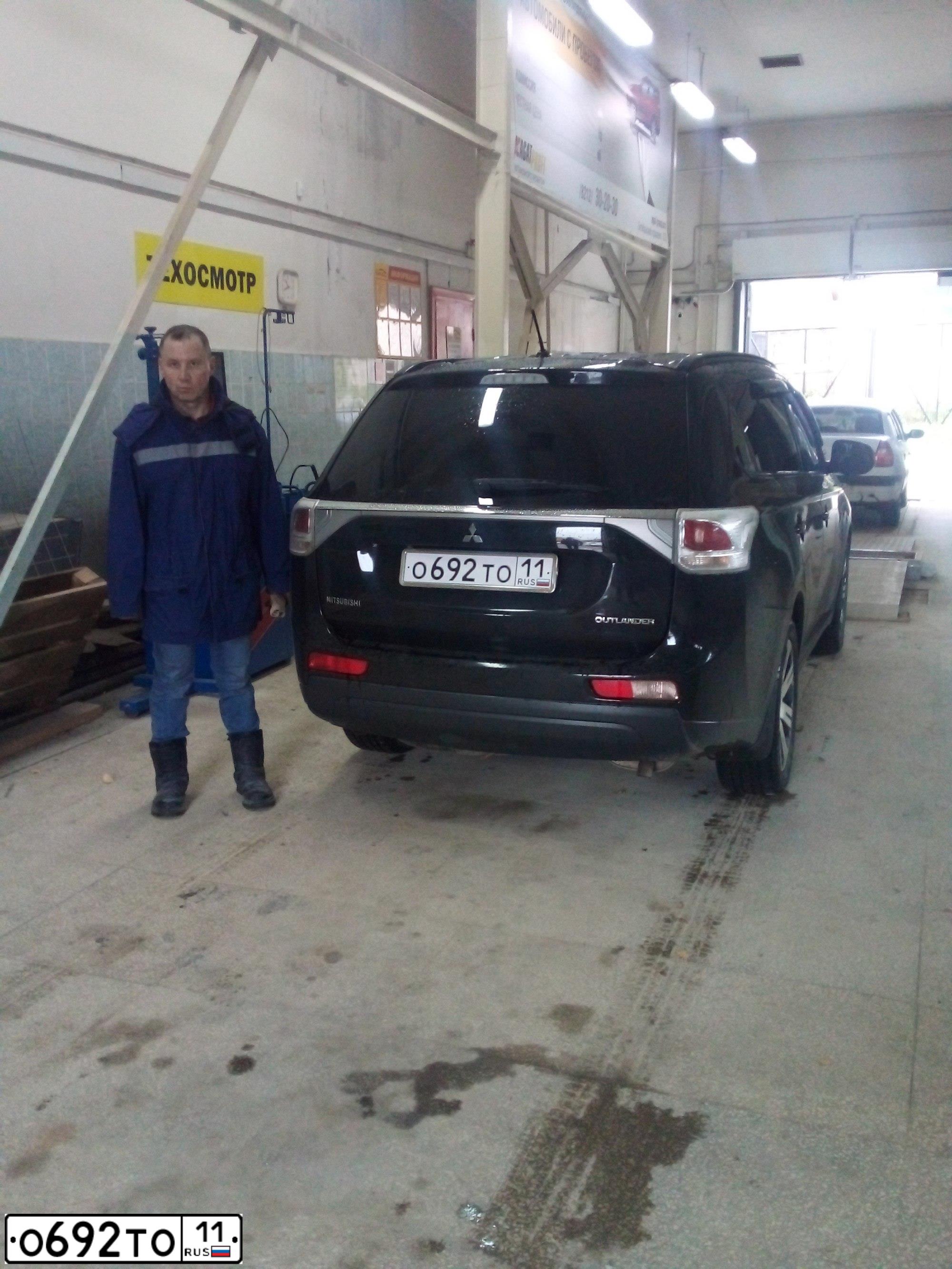 Фото автомобиля MITSUBISHI OUTLANDER, 2013 — госномер О692ТО11. Цвет: ЧЕРНЫЙ