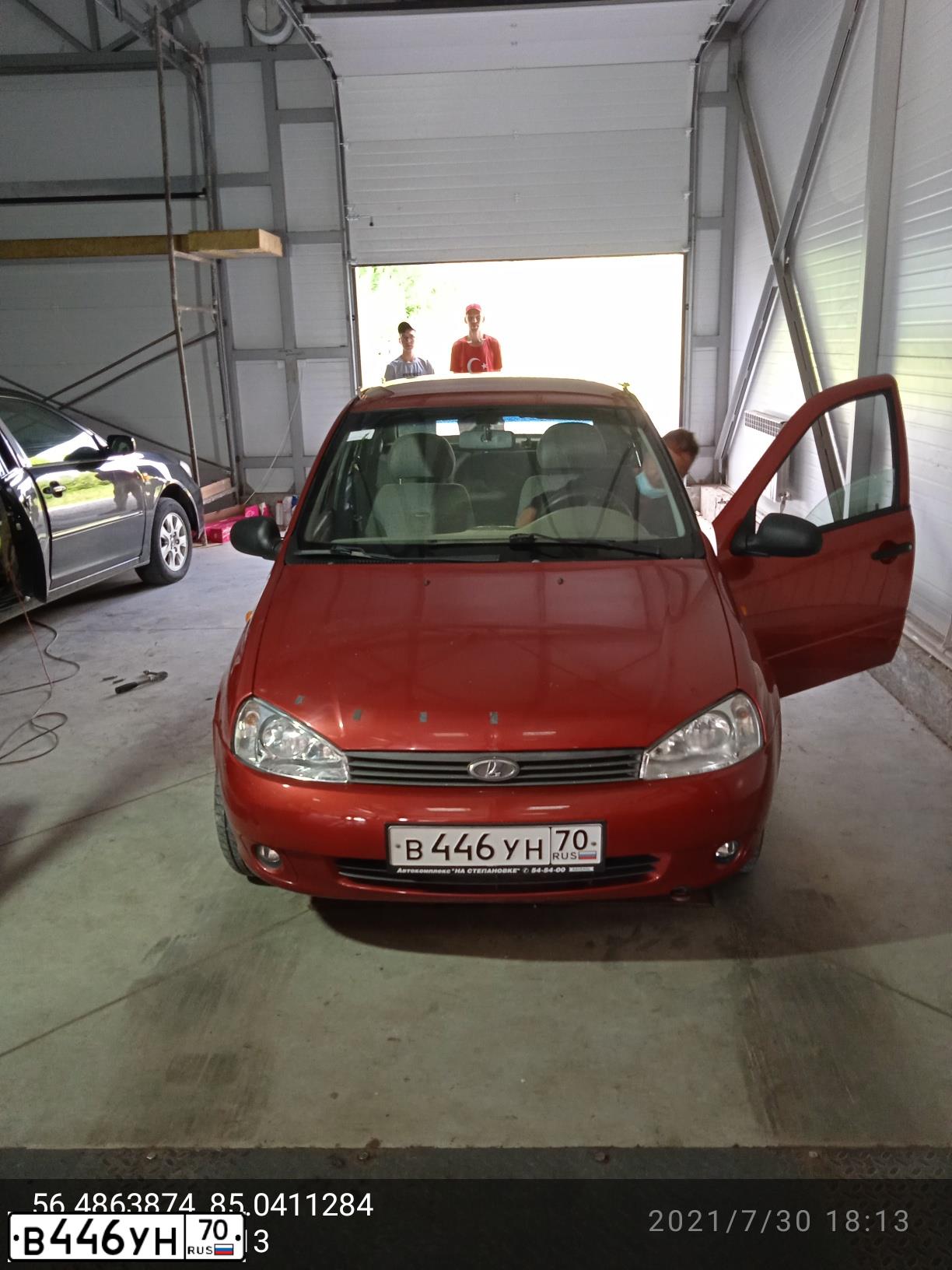 Фото автомобиля FORD FOCUS, 2004 — госномер В446УН70. Цвет: ВИШНЕВЫЙ