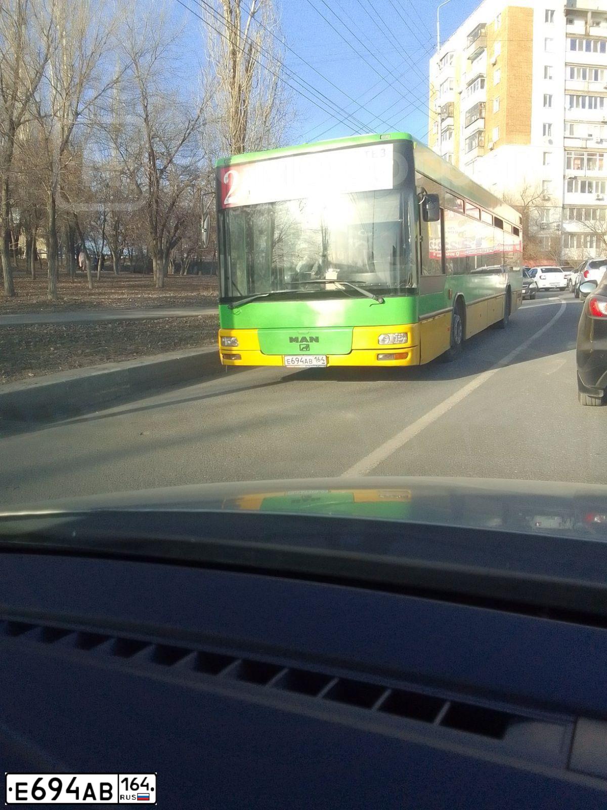 Фото автомобиля MAN LIONS CITY, 2000 — госномер Е694АВ164. Цвет: ЖЕЛТО-ЗЕЛЕНЫЙ