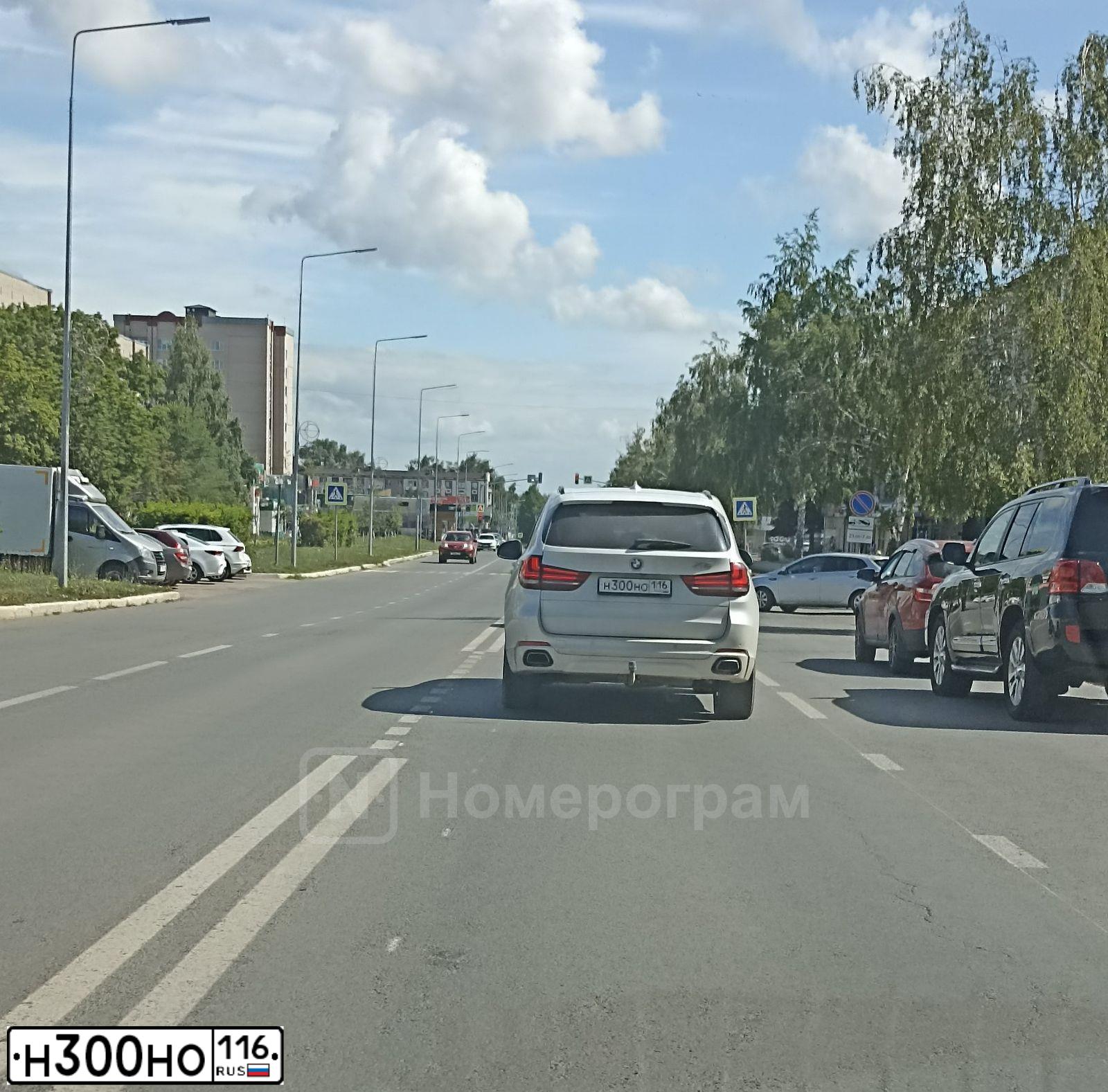 Фото автомобиля SKODA OCTAVIA, 2010 — госномер Н300НО116. Цвет: Белый