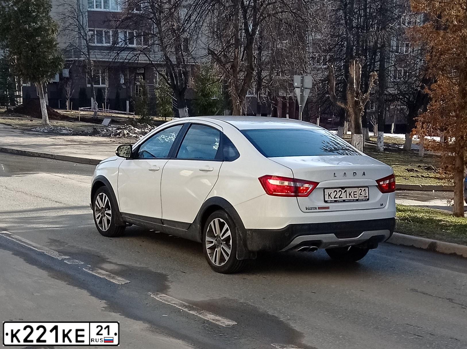 Фото автомобиля LADA VESTA, 2019 — госномер К221КЕ21. Цвет: Белый