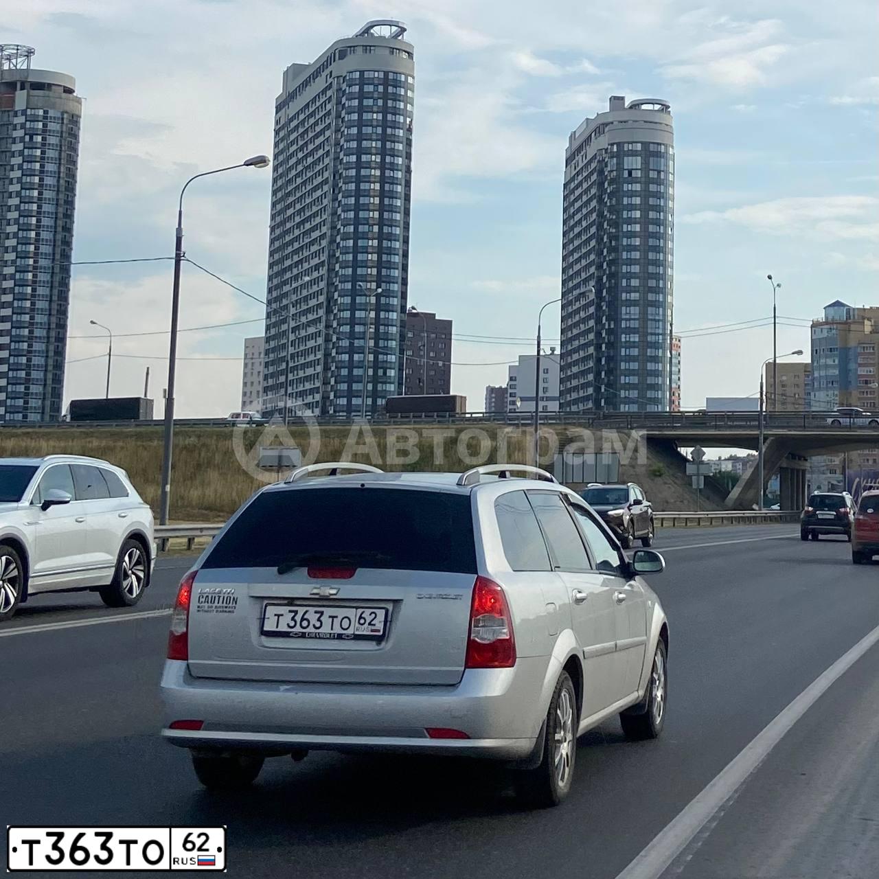 Фото автомобиля CHEVROLET LACETTI, 2008 — госномер Т363ТО62. Цвет: Серебристый