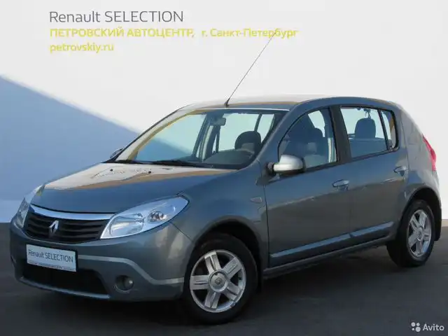 Фото автомобиля RENAULT SANDERO, 2011 — госномер У504ВМ47. Цвет: синий