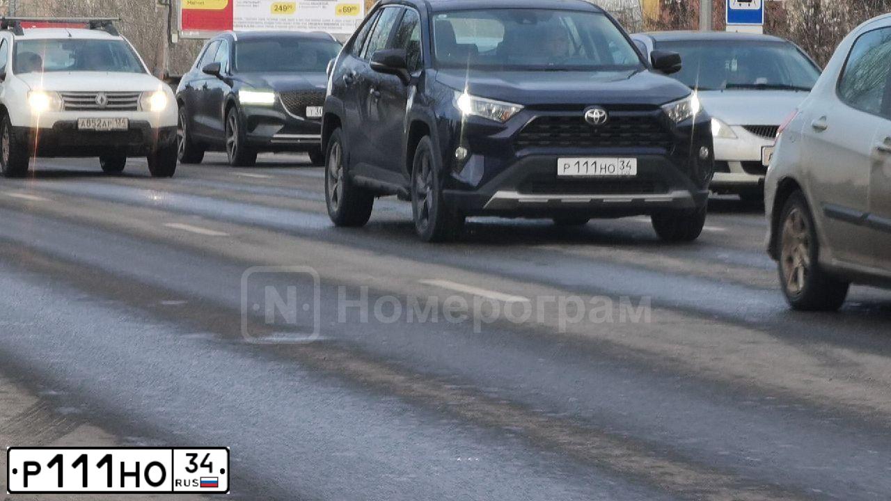 Фото автомобиля VOLKSWAGEN PASSAT, 1993 — госномер Р111НО34. Цвет: БЕЛЫЙ