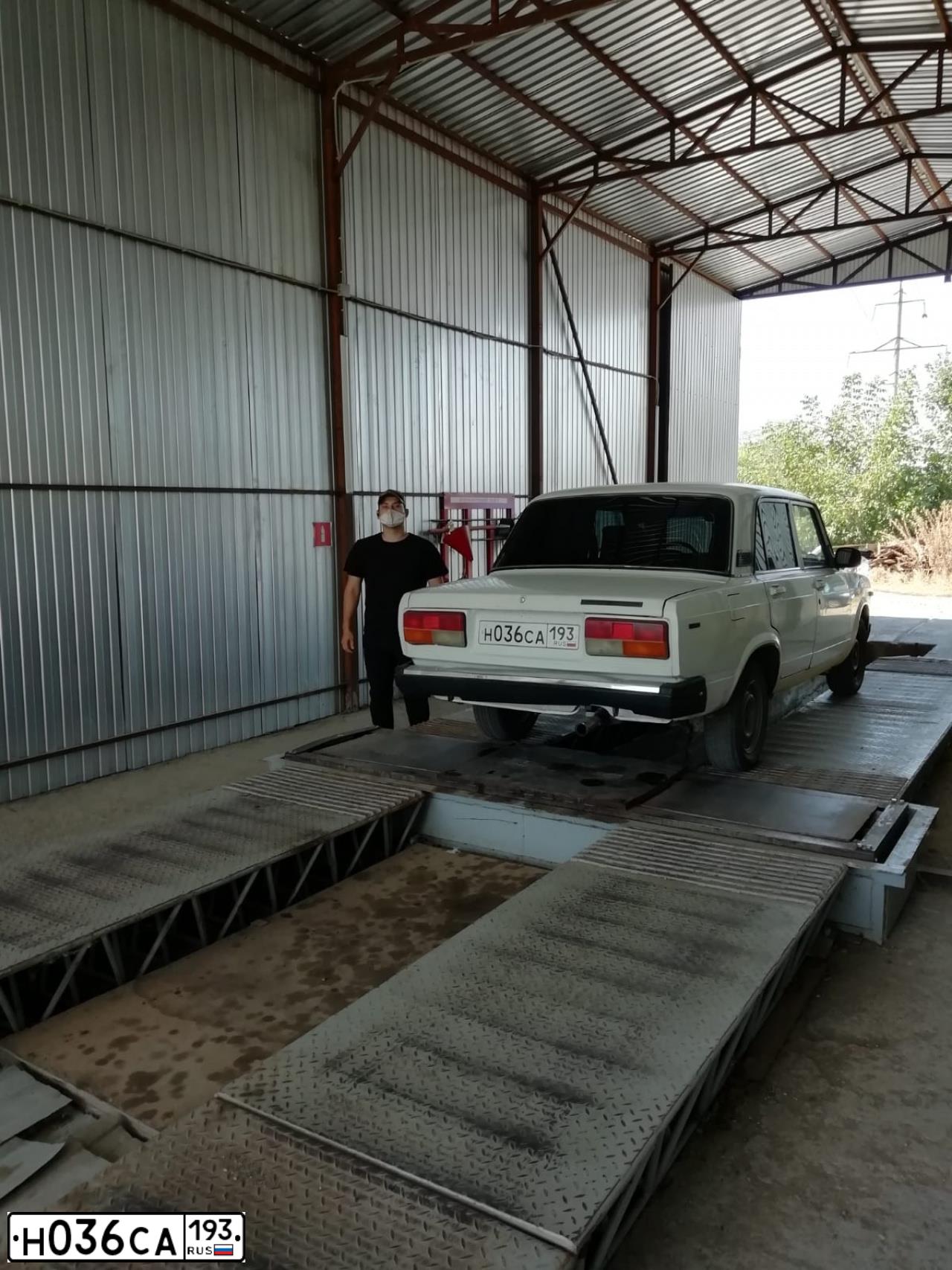 Фото автомобиля LADA 2107, 1997 — госномер Н036СА193. Цвет: Белый
