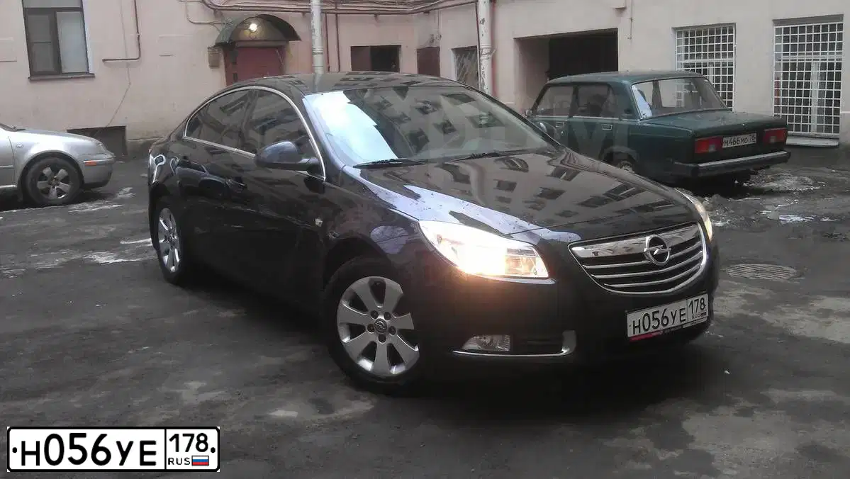 Фото автомобиля OPEL INSIGNIA, 2011 — госномер Н056УЕ178. Цвет: ЧЕРНЫЙ