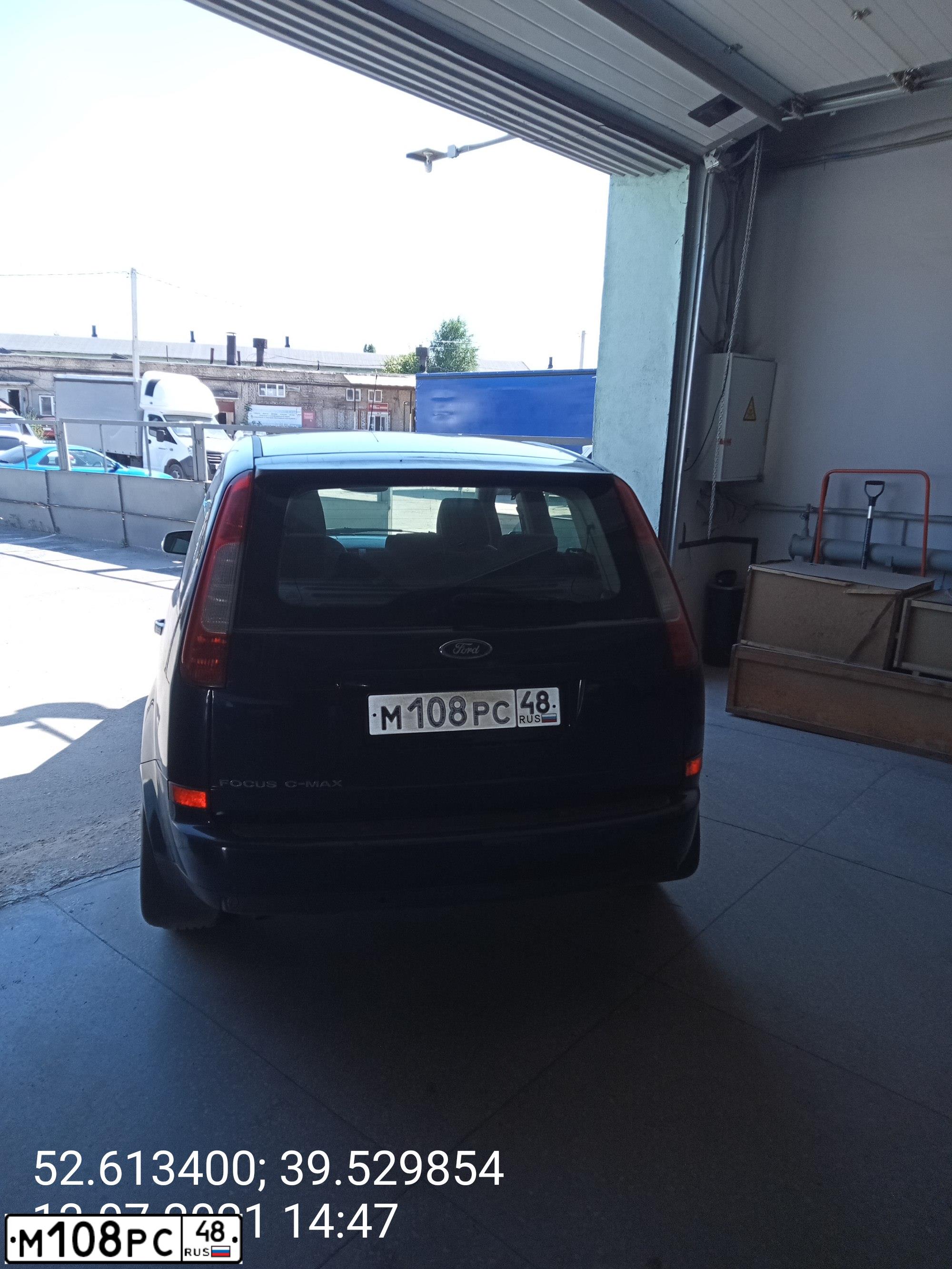 Фото автомобиля FORD FOCUS C-MAX, 2005 — госномер М108РС48. Цвет: синий