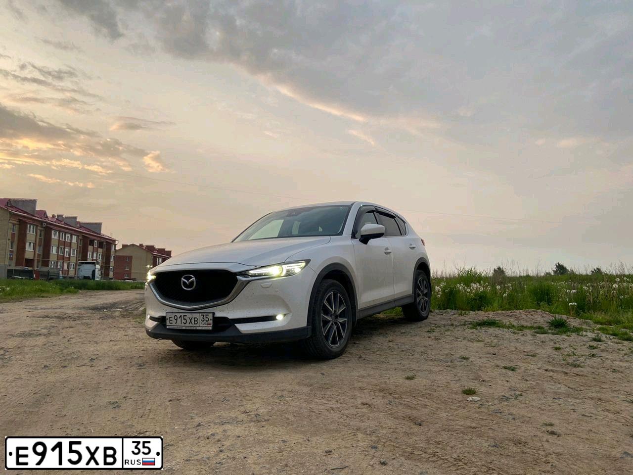 Фото автомобиля MAZDA CX-5, 2017 — госномер Е915ХВ35. Цвет: БЕЛЫЙ ПЕРЛАМУТР