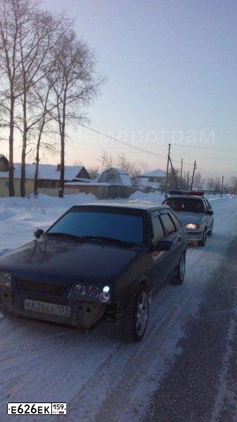 Фото автомобиля LADA 2109 SAMARA, 2003 — госномер Е626ЕК159. Цвет: СЕРЕБРИСТО-ЯРКО-СИНИЙ