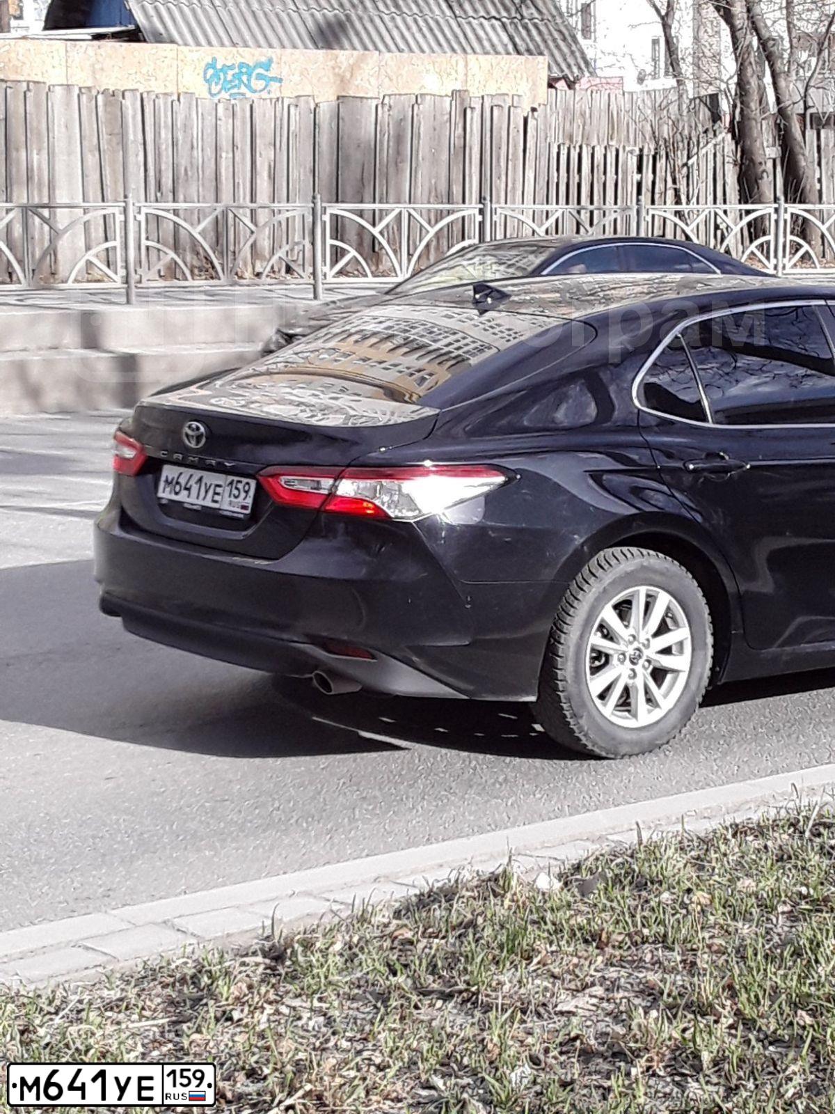 Фото автомобиля TOYOTA CAMRY, 2019 — госномер М641УЕ159. Цвет: ЧЕРНЫЙ