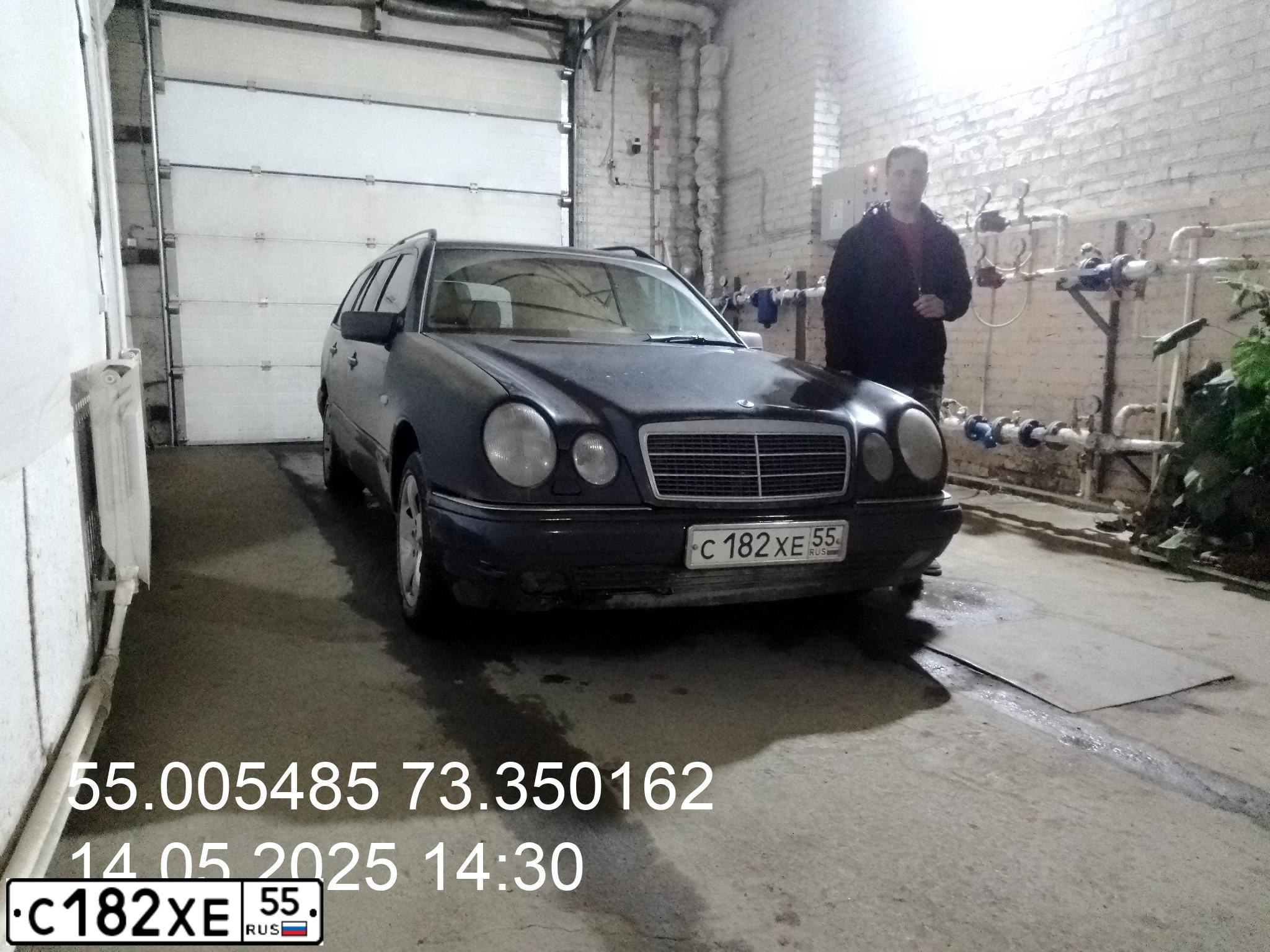 Фото автомобиля MERCEDES E-KLASSE, 1998 — госномер С182ХЕ55. Цвет: ЧЕРНЫЙ