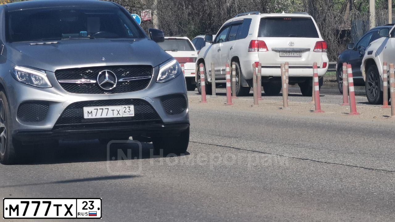 Фото автомобиля BMW W SERIE 5, 2000 — госномер М777ТХ23. Цвет: Красный