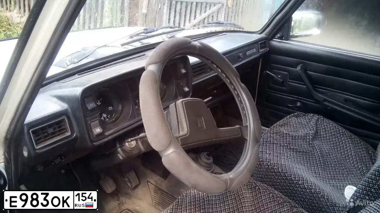 Фото автомобиля LADA 2105, 1996 — госномер Е983ОК154. Цвет: САФАРИ