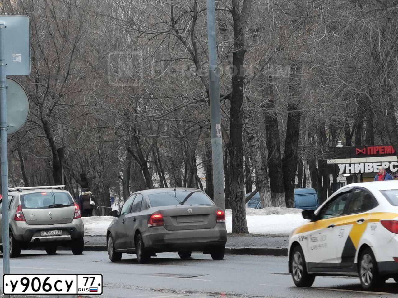 Фото автомобиля MERCEDES E-KLASSE, 1996 — госномер У906СУ77. Цвет: ФИОЛЕТОВЫЙ