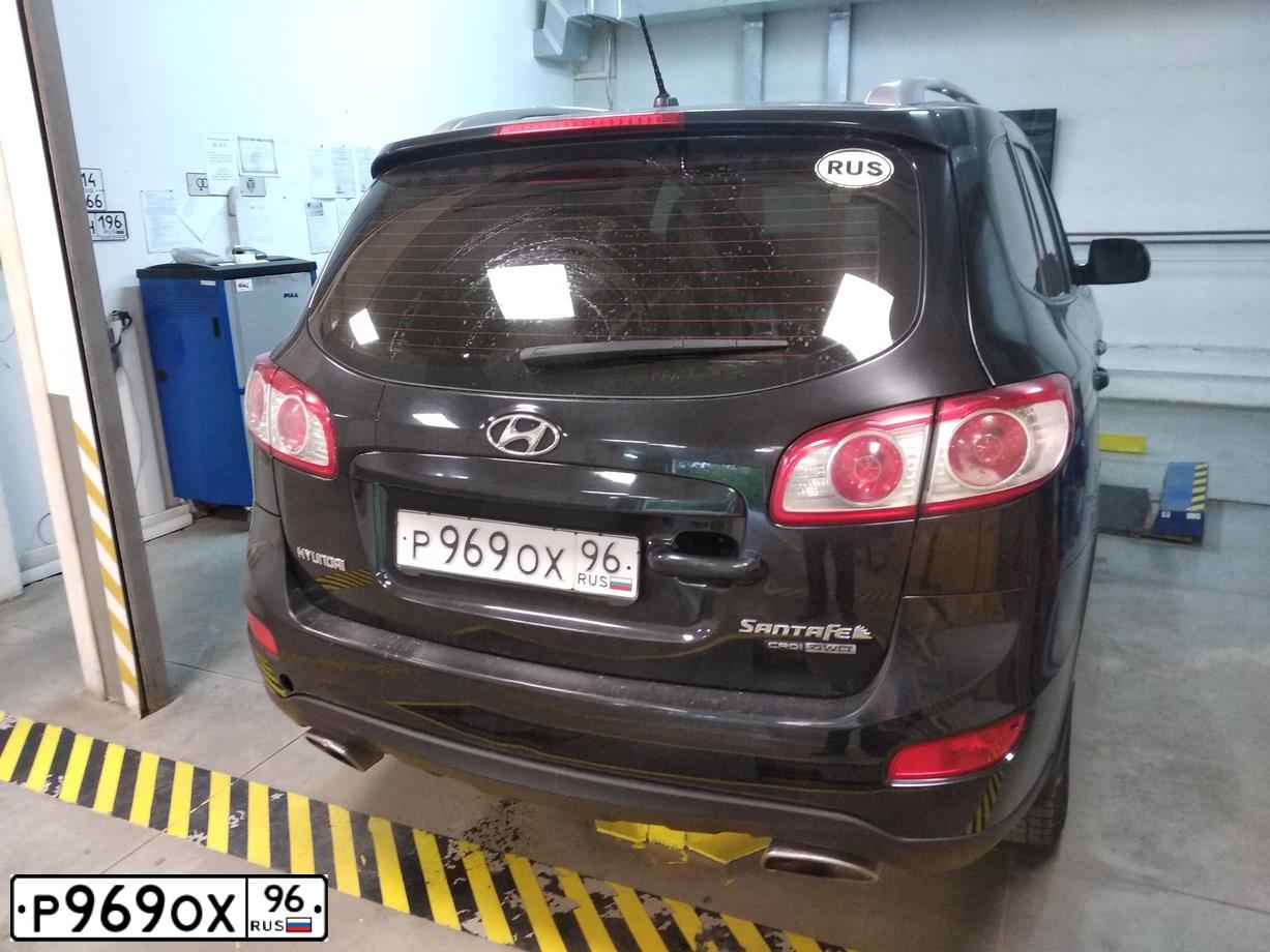 Фото автомобиля HYUNDAI SANTA FE, 2010 — госномер Р969ОХ96. Цвет: ЧЕРНЫЙ