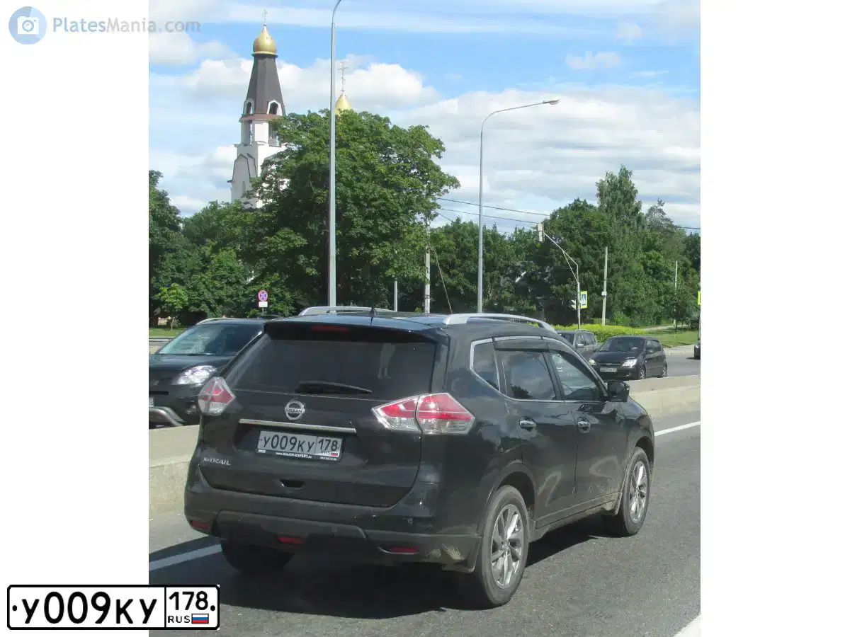 Фото автомобиля NISSAN X-TRAIL, 2015 — госномер У009КУ178. Цвет: ЧЕРНЫЙ