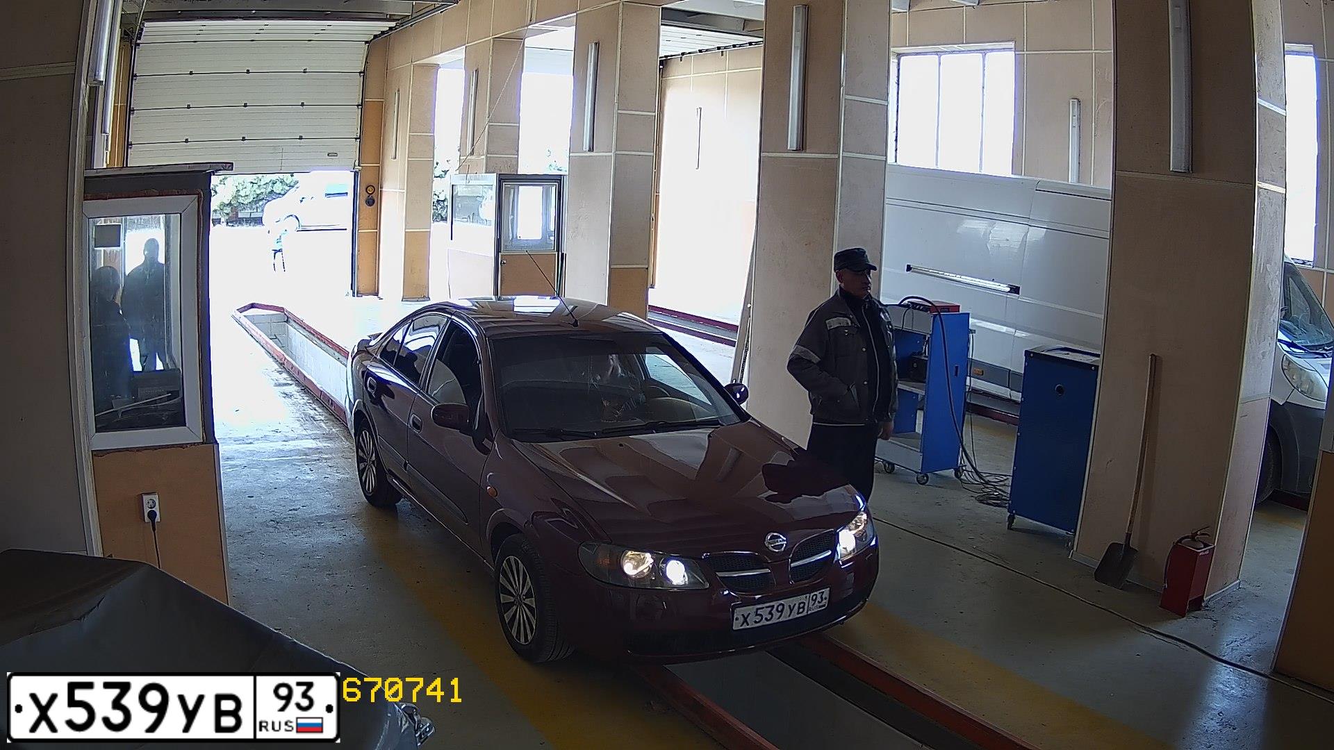 Фото автомобиля NISSAN ALMERA, 2004 — госномер Х539УВ93. Цвет: ТЕМН0-КРАСНЫЙ
