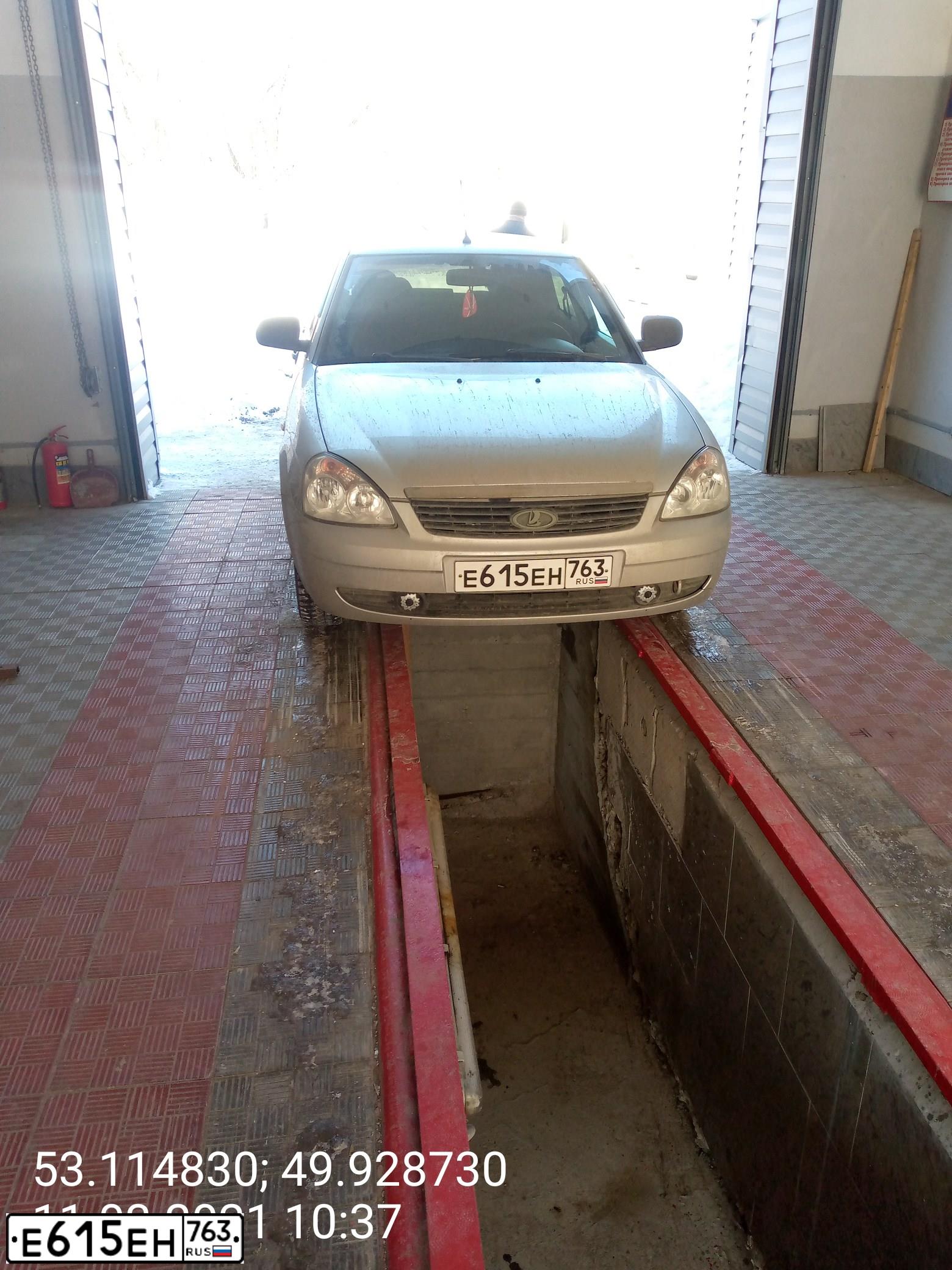 Фото автомобиля LADA 2170 PRIORA, 2011 — госномер Е615ЕН763. Цвет: ЧЕРНЫЙ